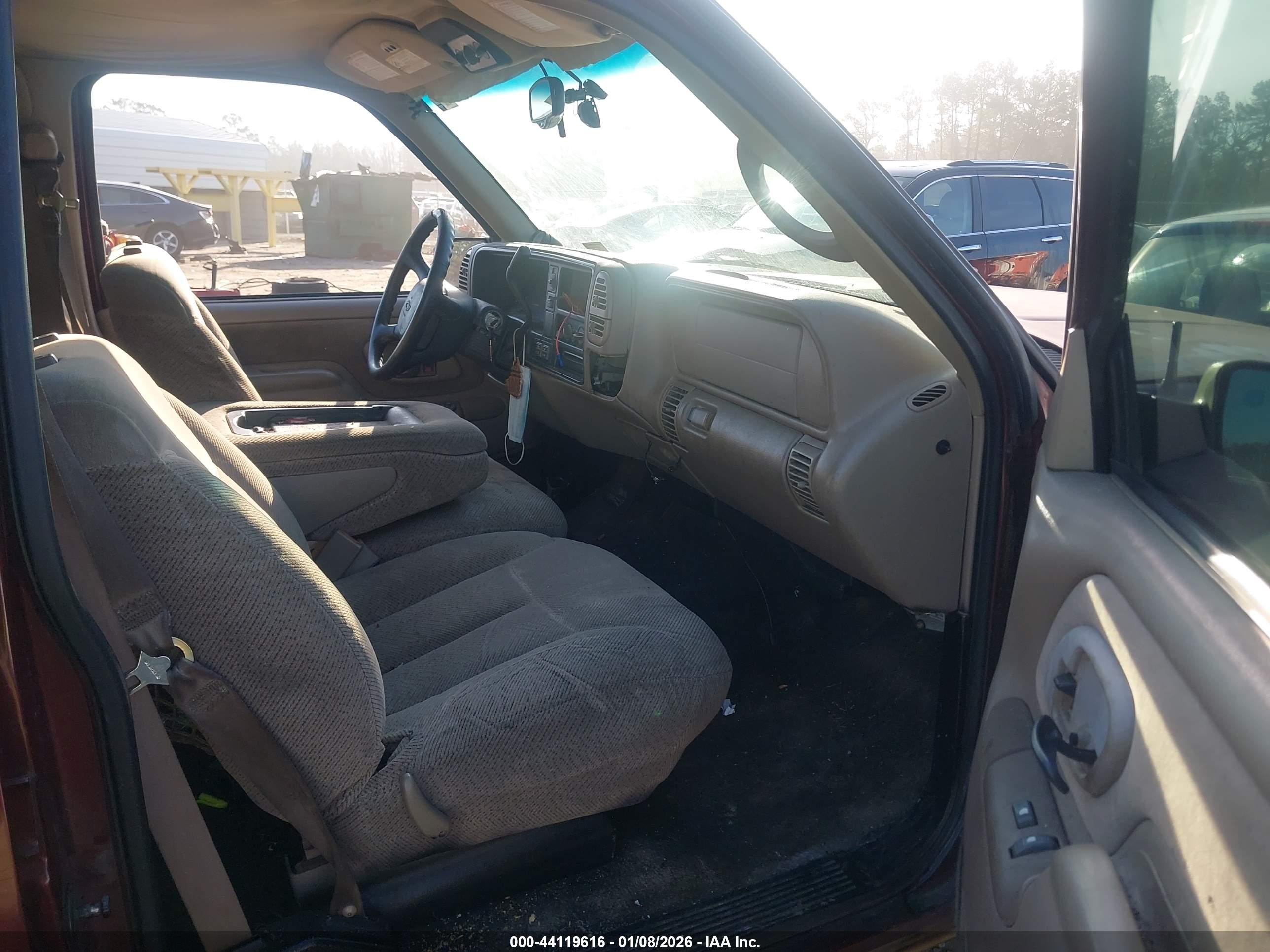CHEVROLET SUBURBAN image 5