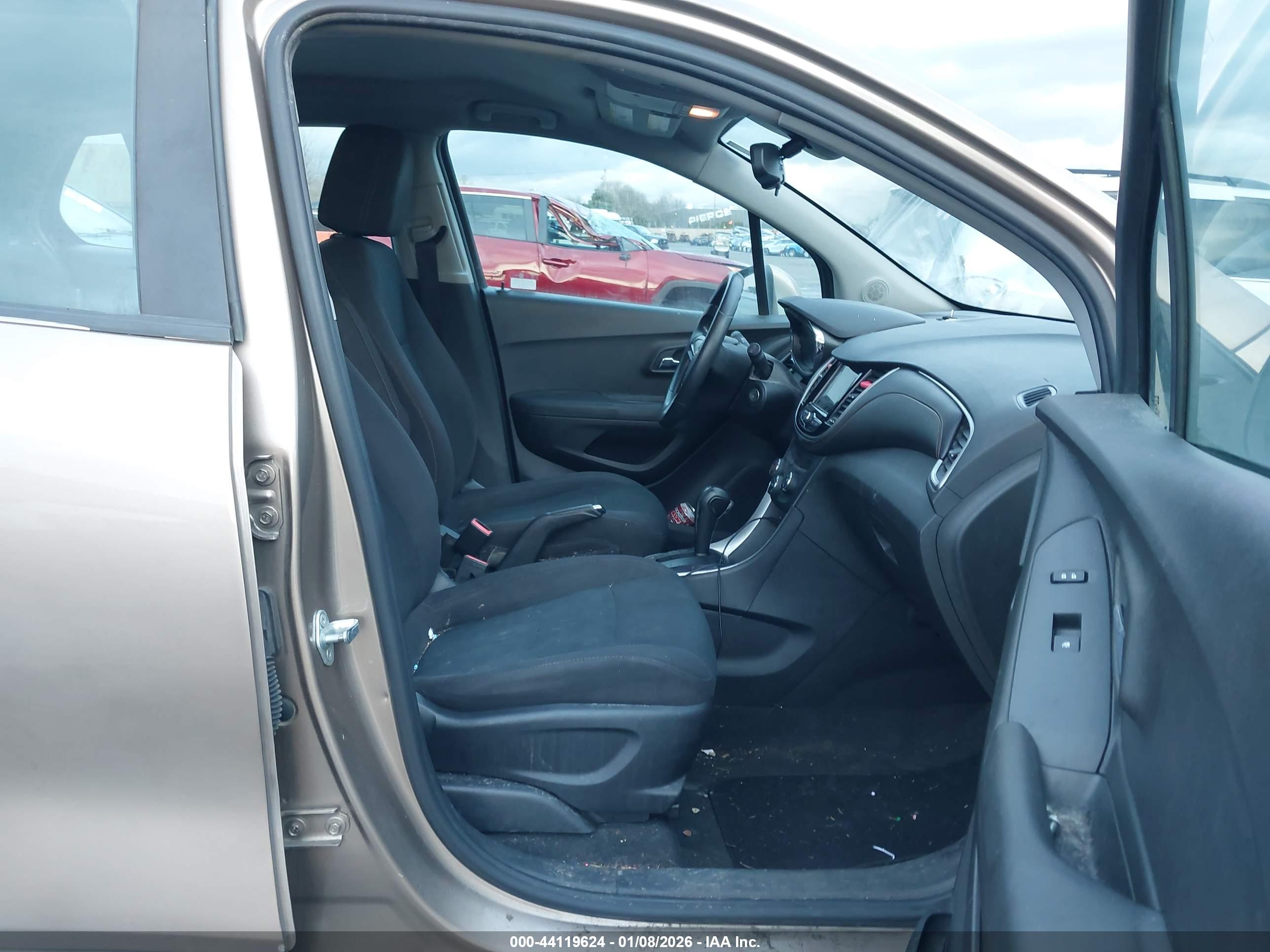 CHEVROLET TRAX image 5