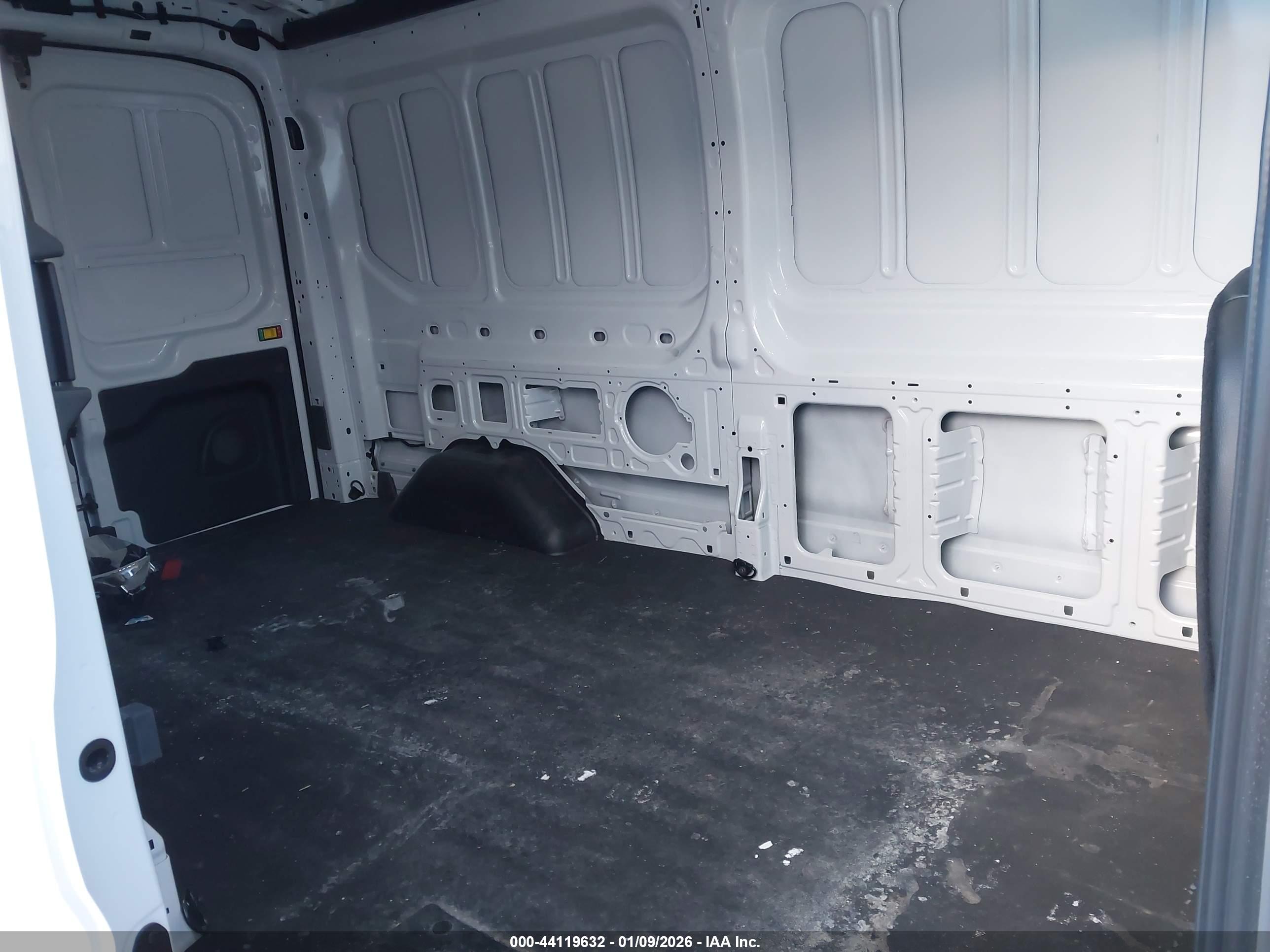 FORD TRANSIT-250 image 8