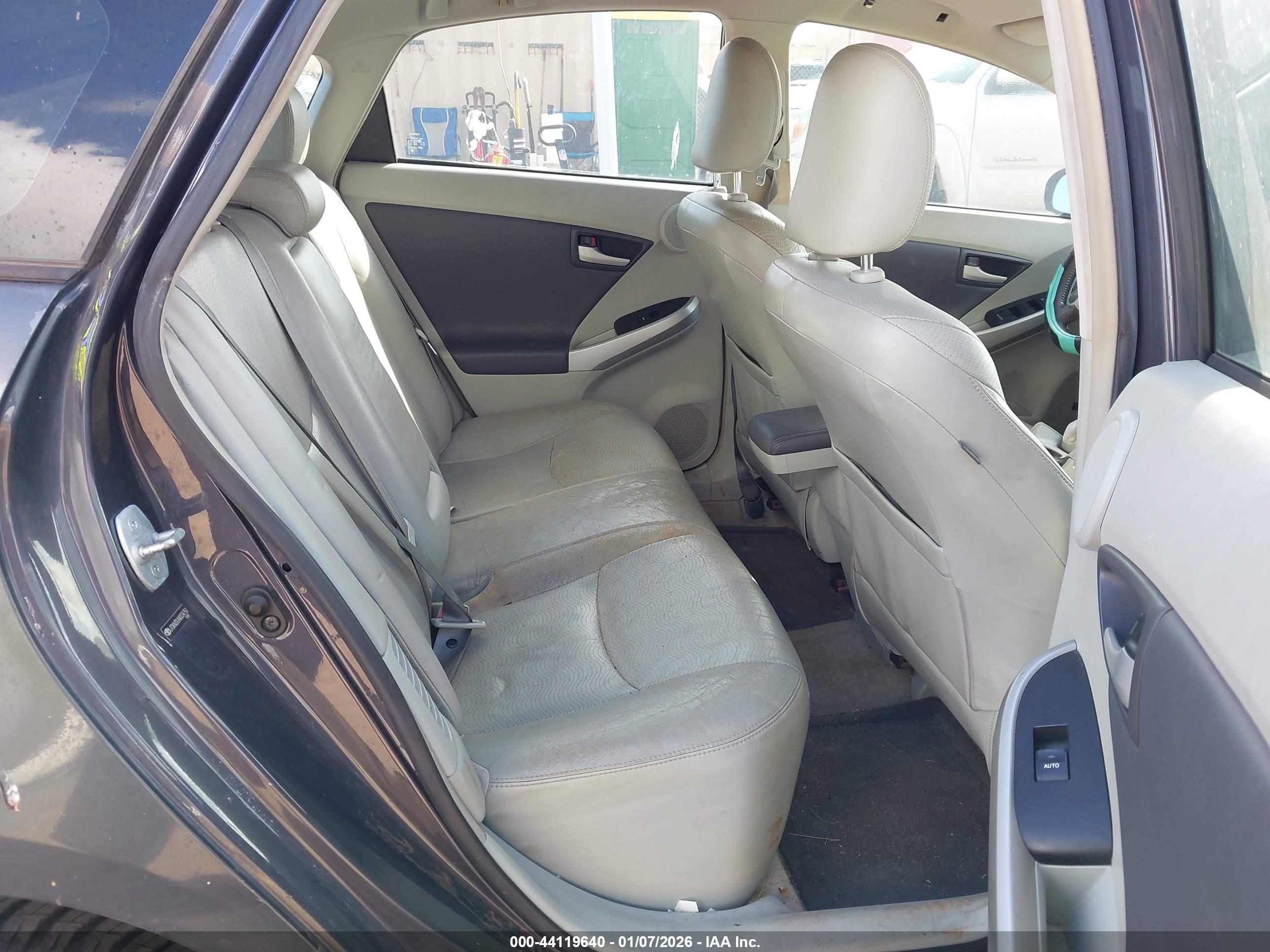 TOYOTA PRIUS image 8