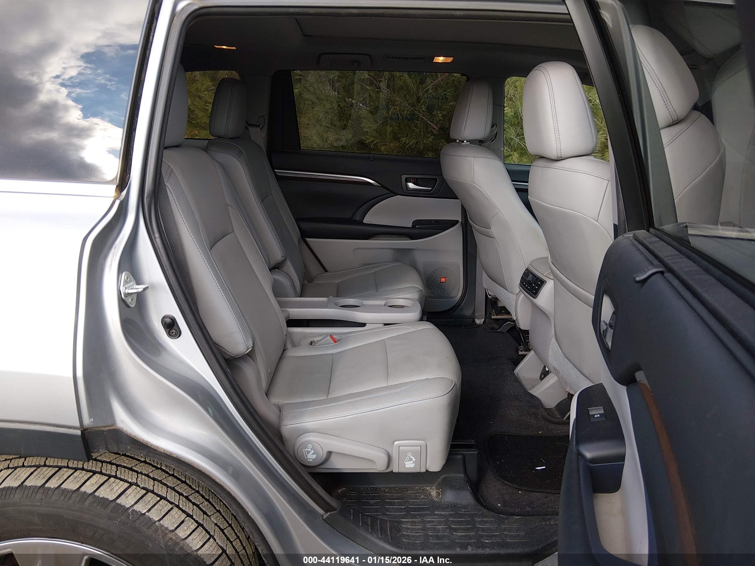 TOYOTA HIGHLANDER image 8