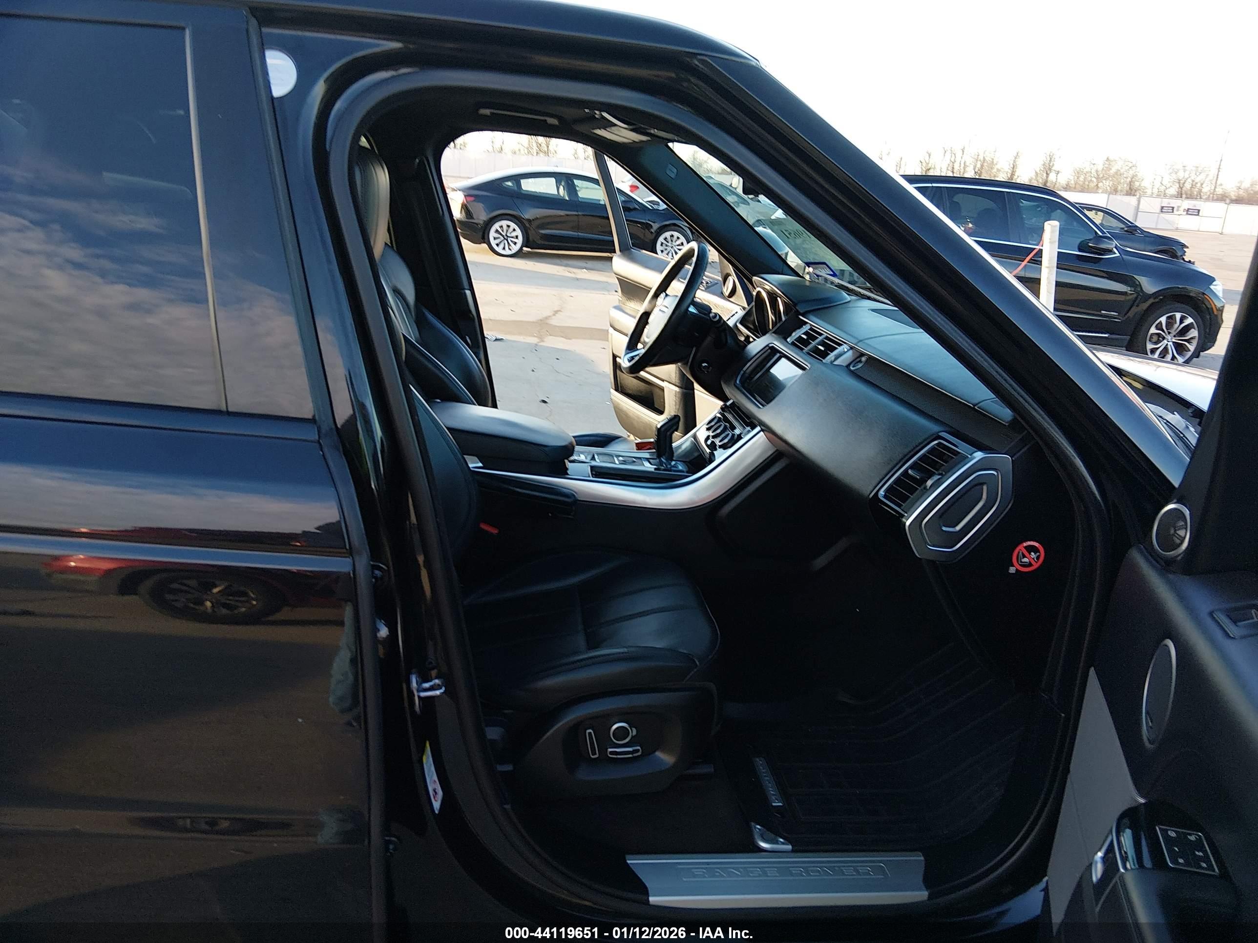 LAND ROVER image 5