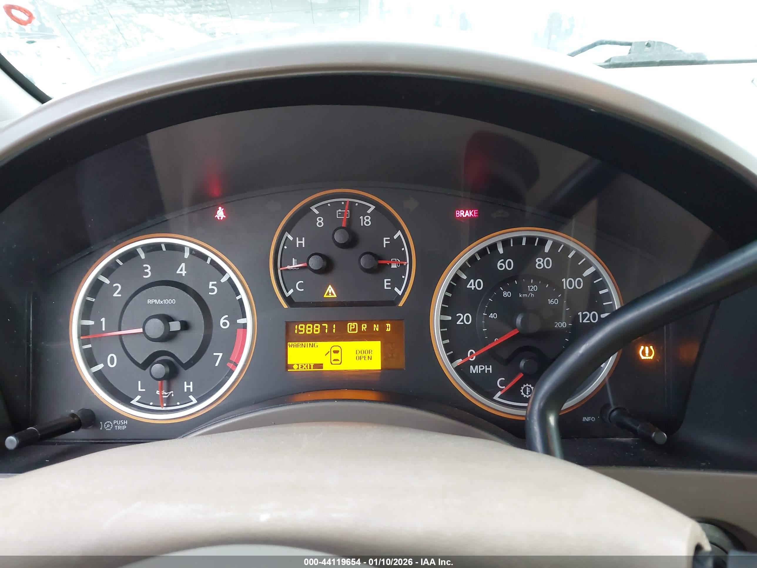 NISSAN TITAN image 7