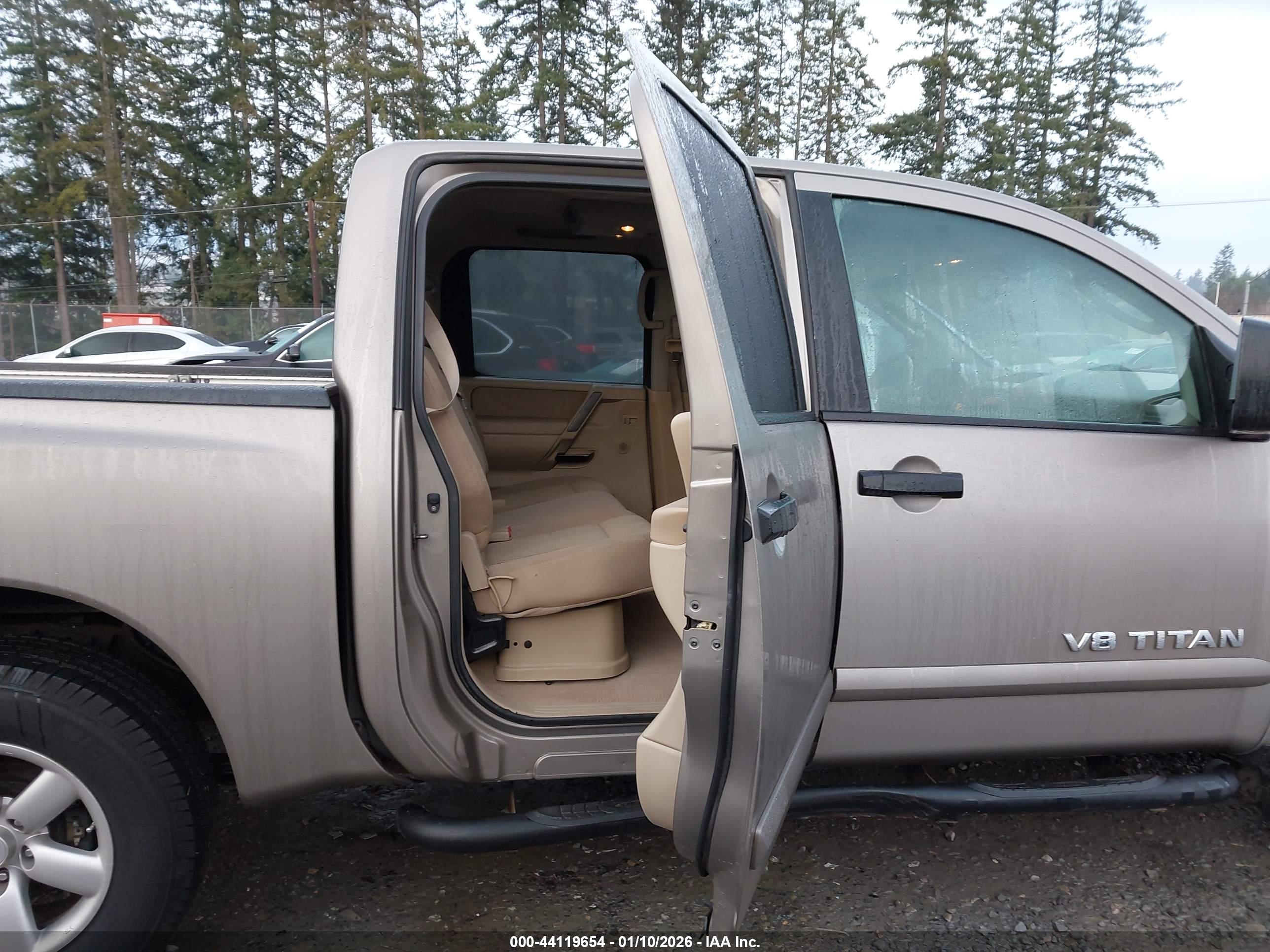 NISSAN TITAN image 8