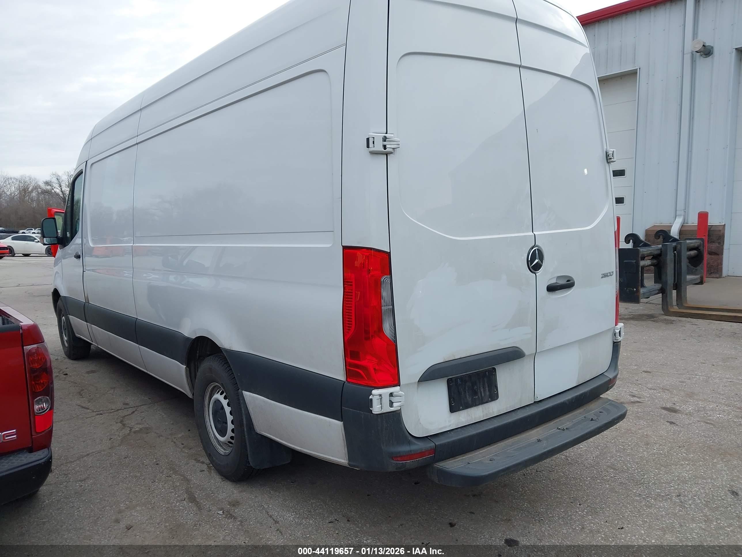MERCEDES-BENZ SPRINTER image 3