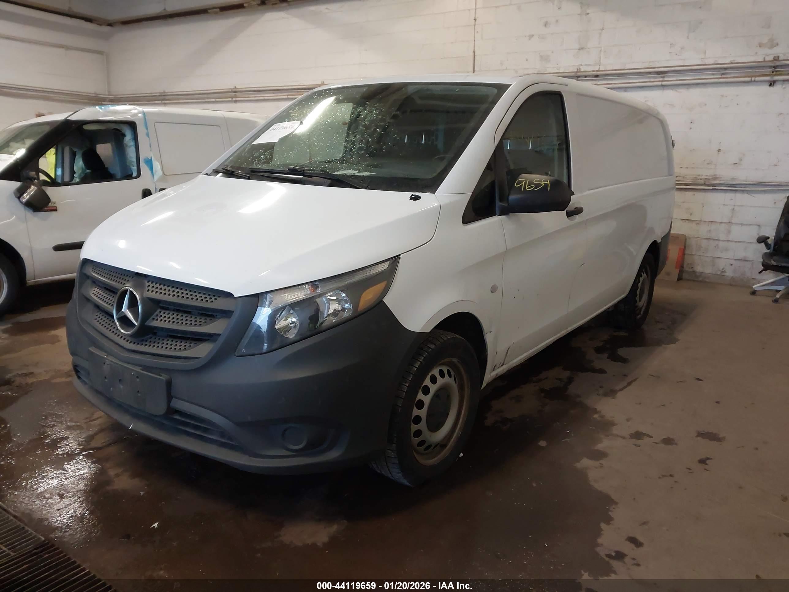 MERCEDES-BENZ METRIS image 2