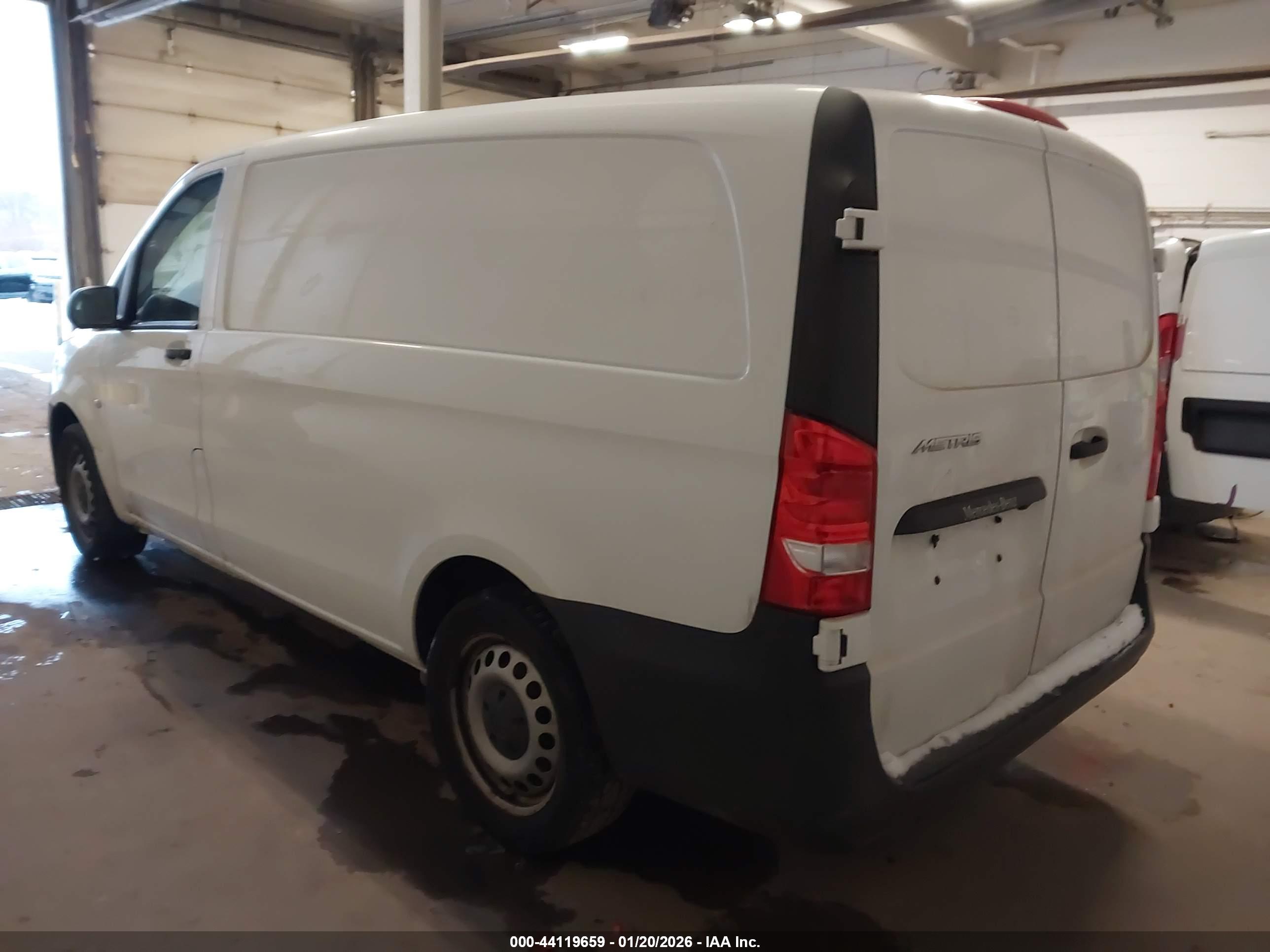 MERCEDES-BENZ METRIS image 3