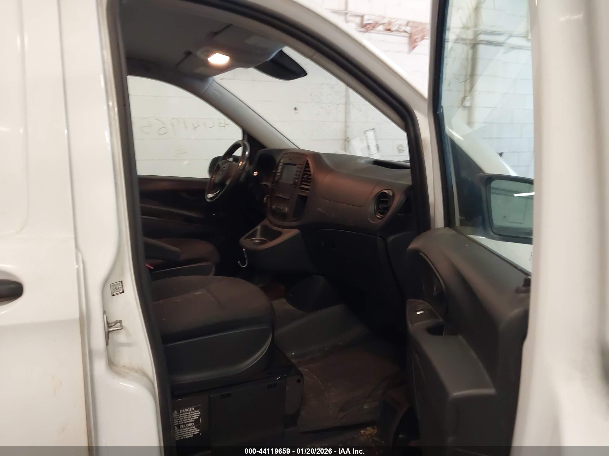 MERCEDES-BENZ METRIS image 5