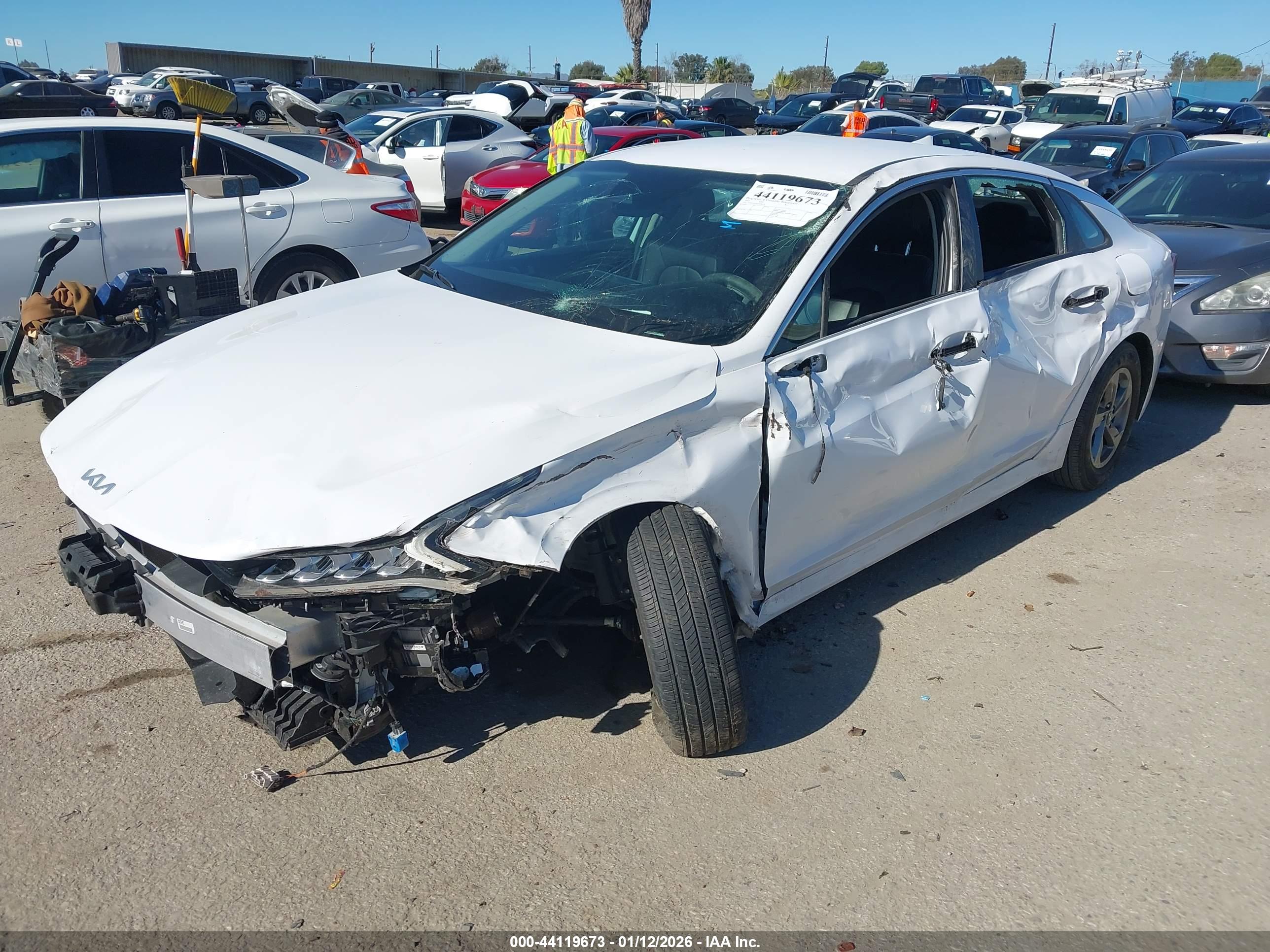 KIA K5 image 2