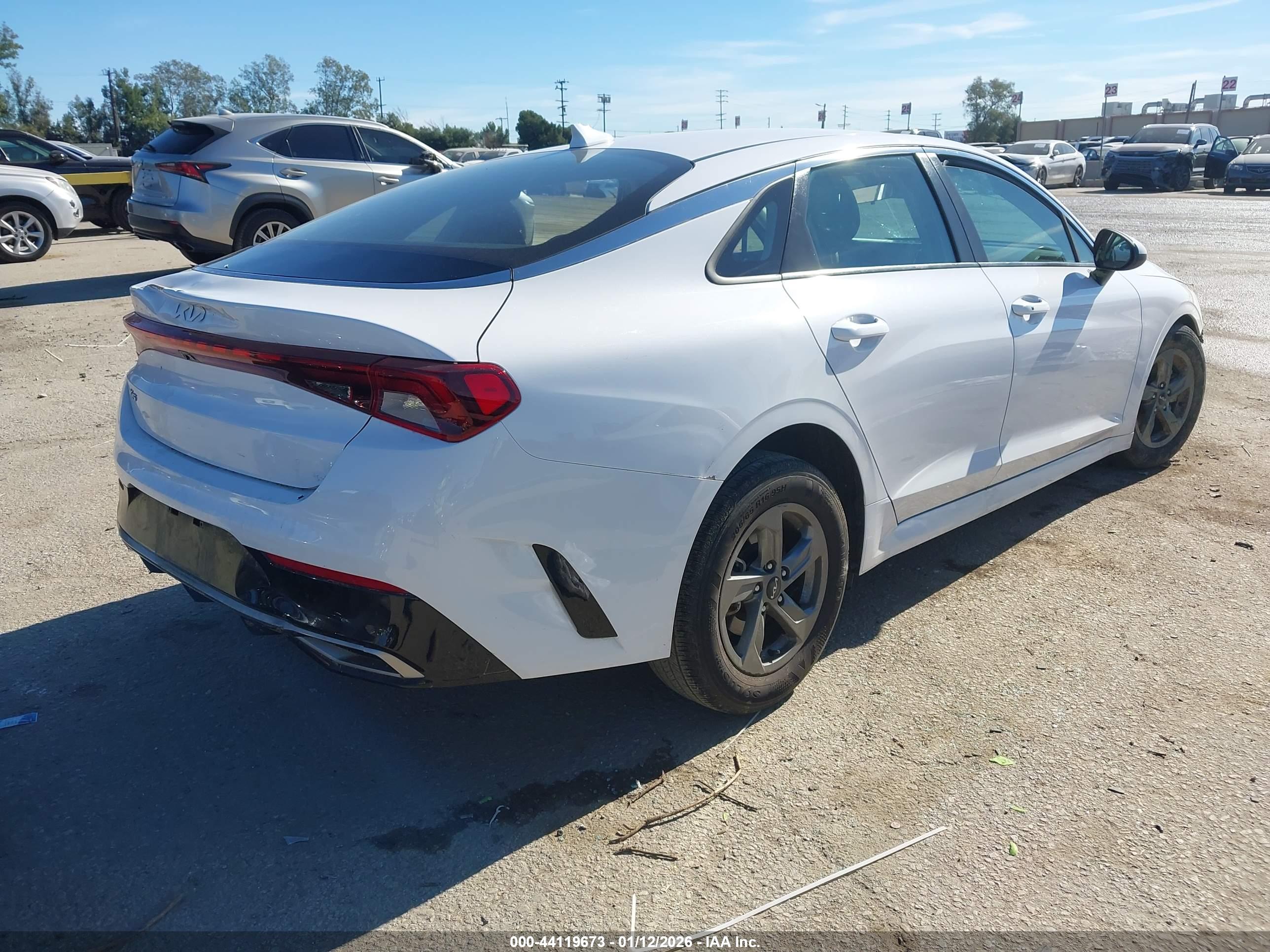 KIA K5 image 4
