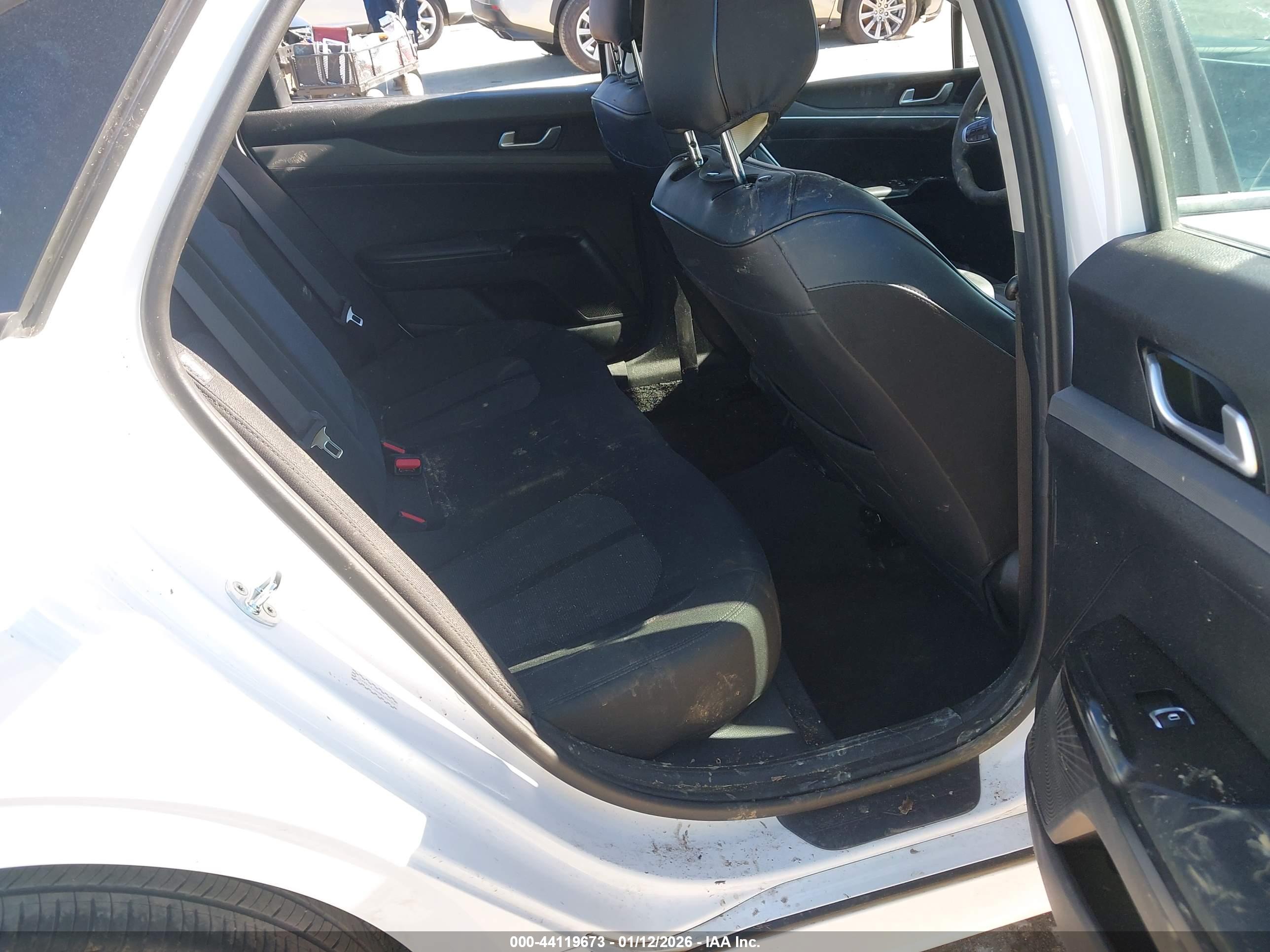 KIA K5 image 8