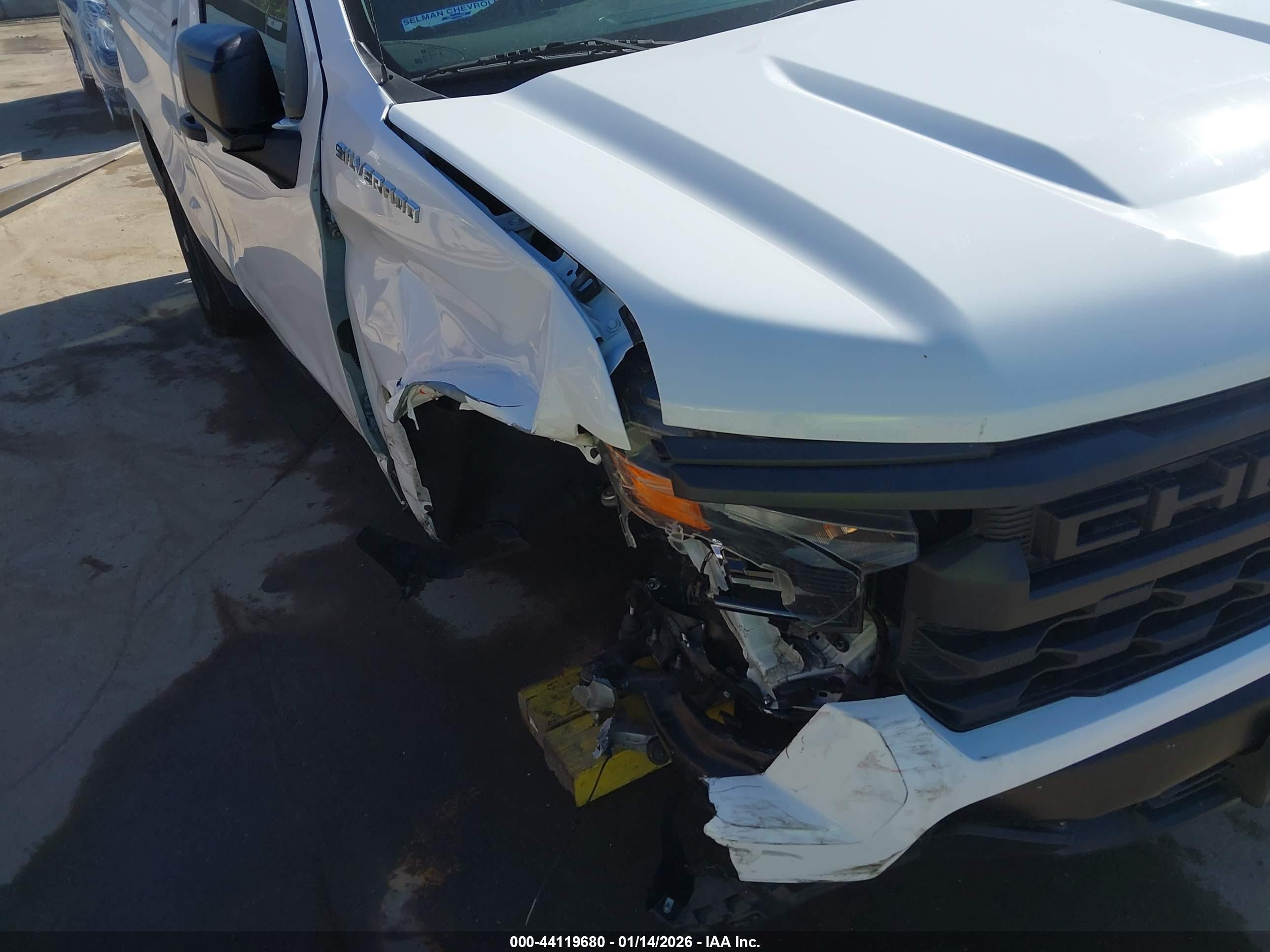 CHEVROLET SILVERADO image 6