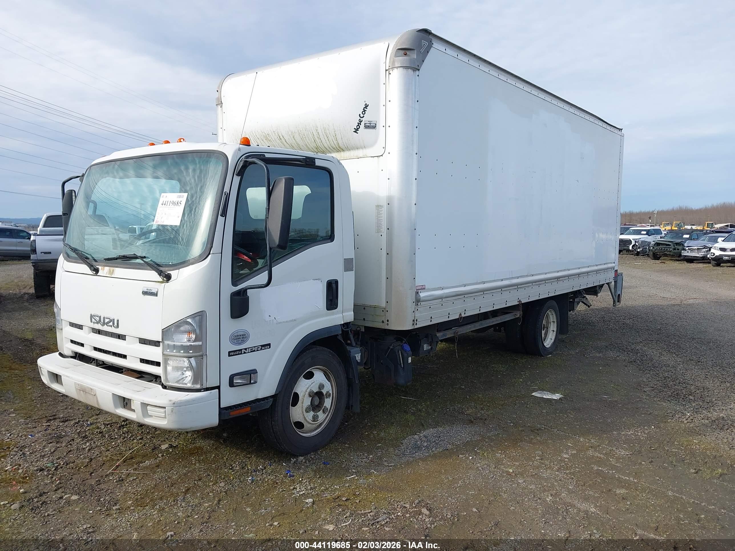 ISUZU NPR image 2