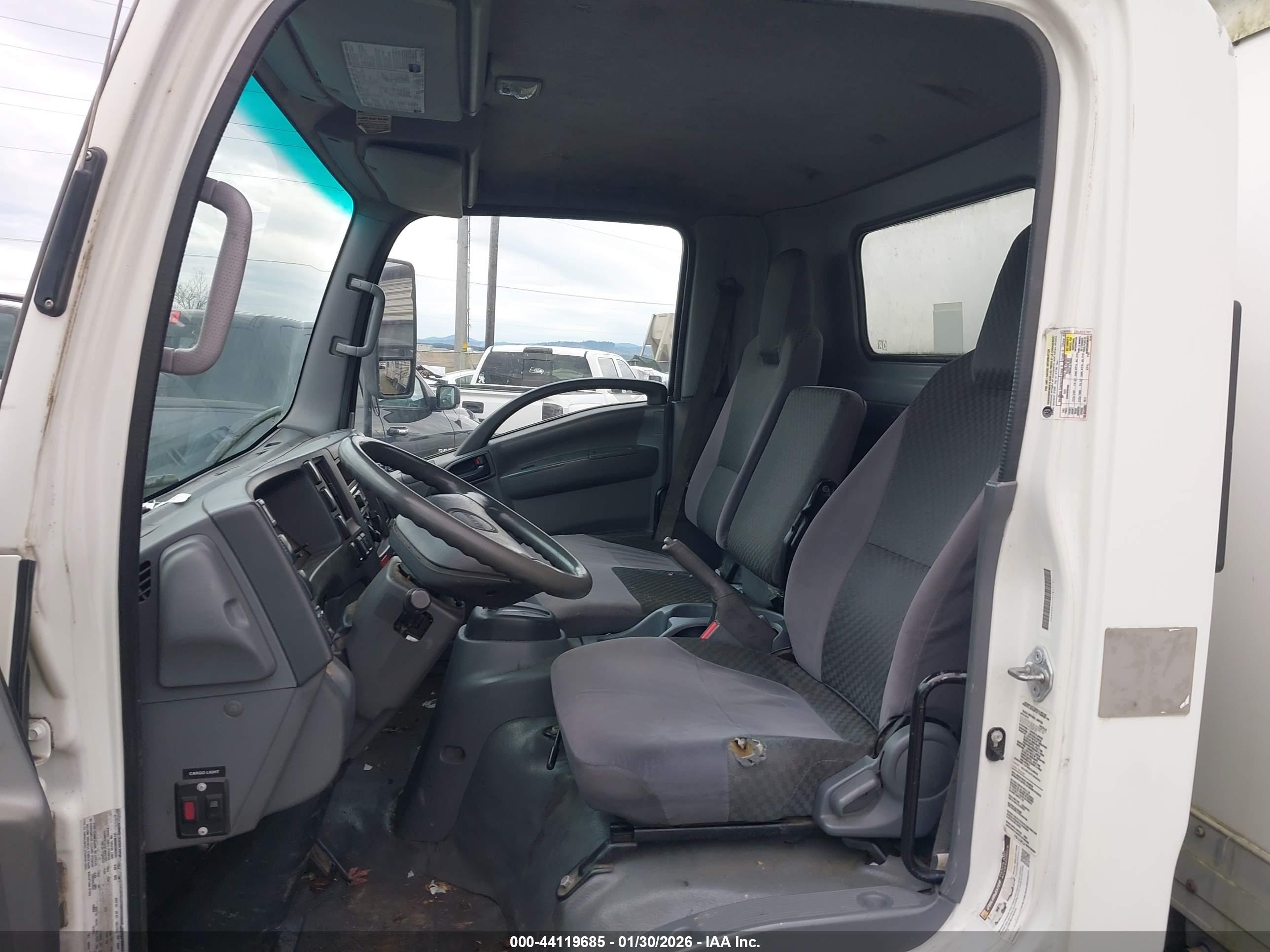 ISUZU NPR image 8