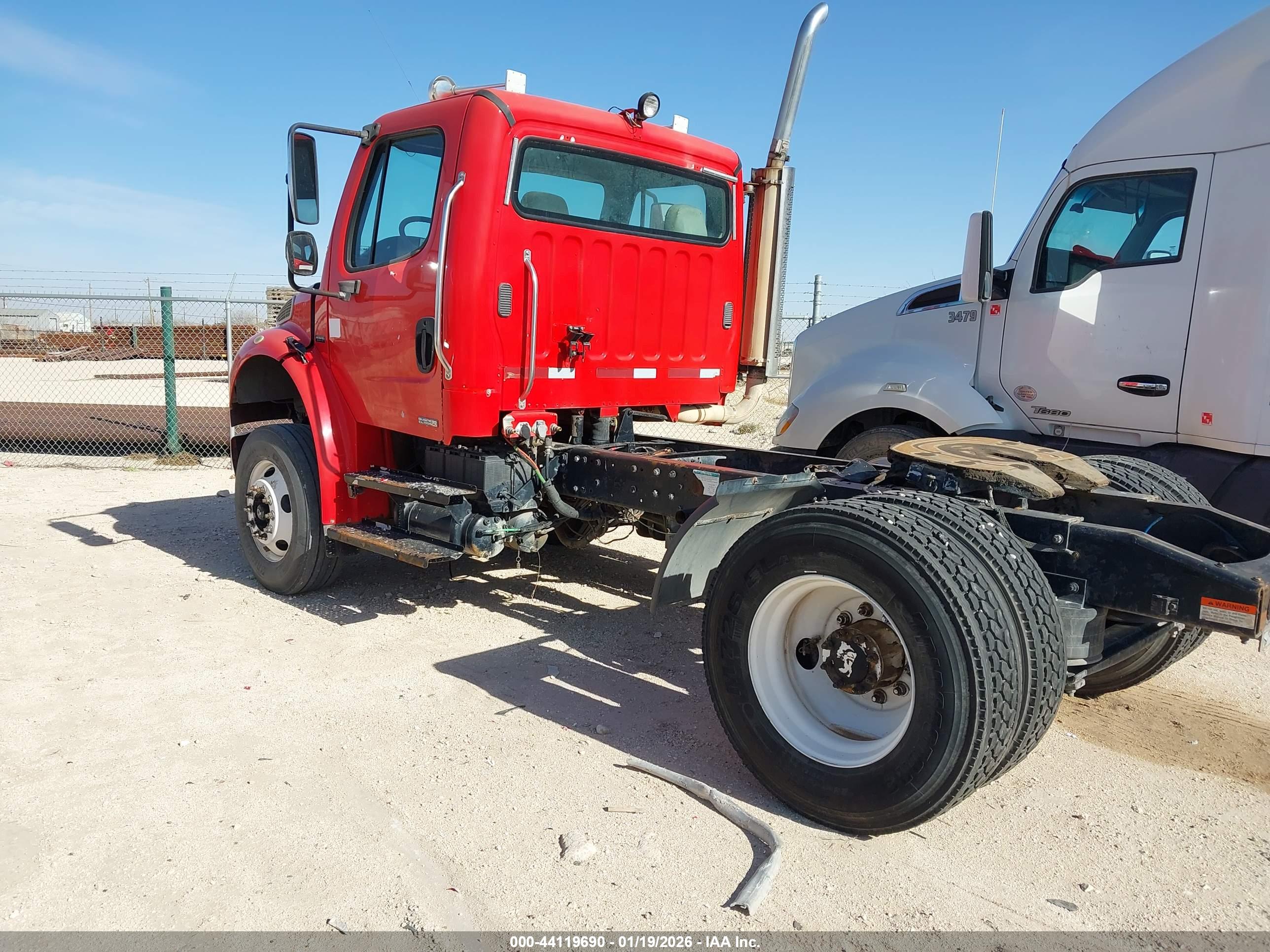 FREIGHTLINER M2 image 3