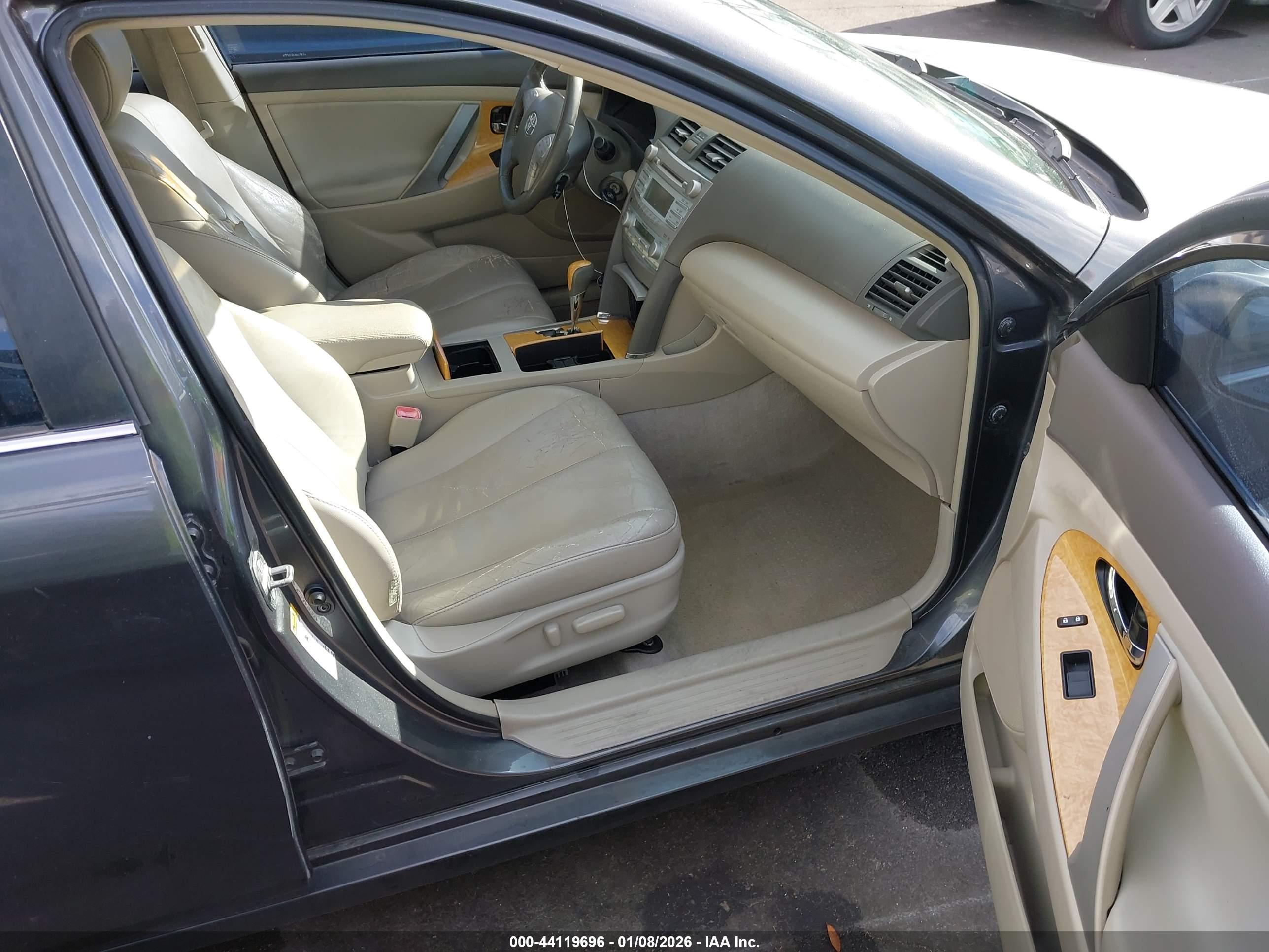 TOYOTA CAMRY image 5
