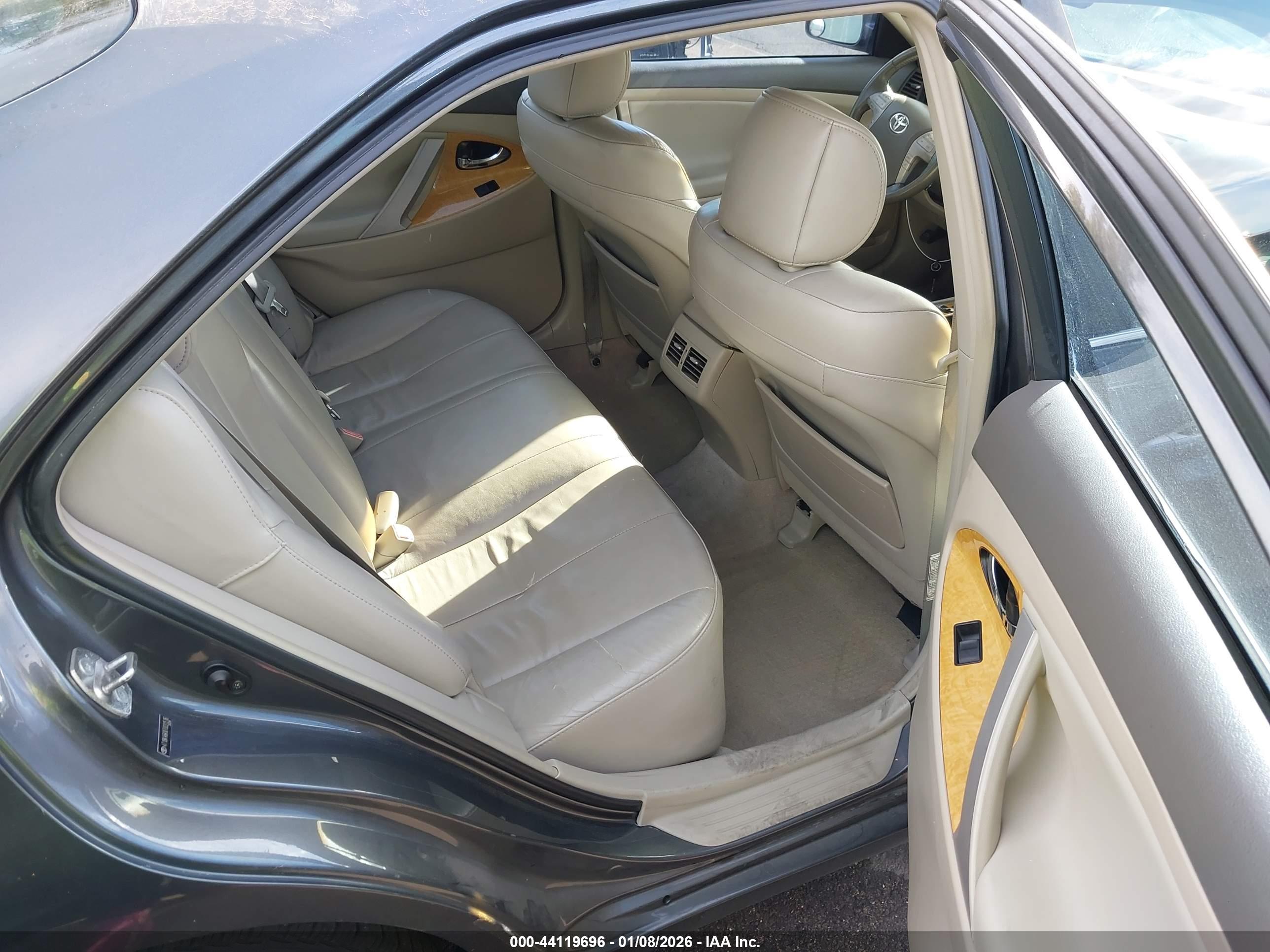 TOYOTA CAMRY image 8