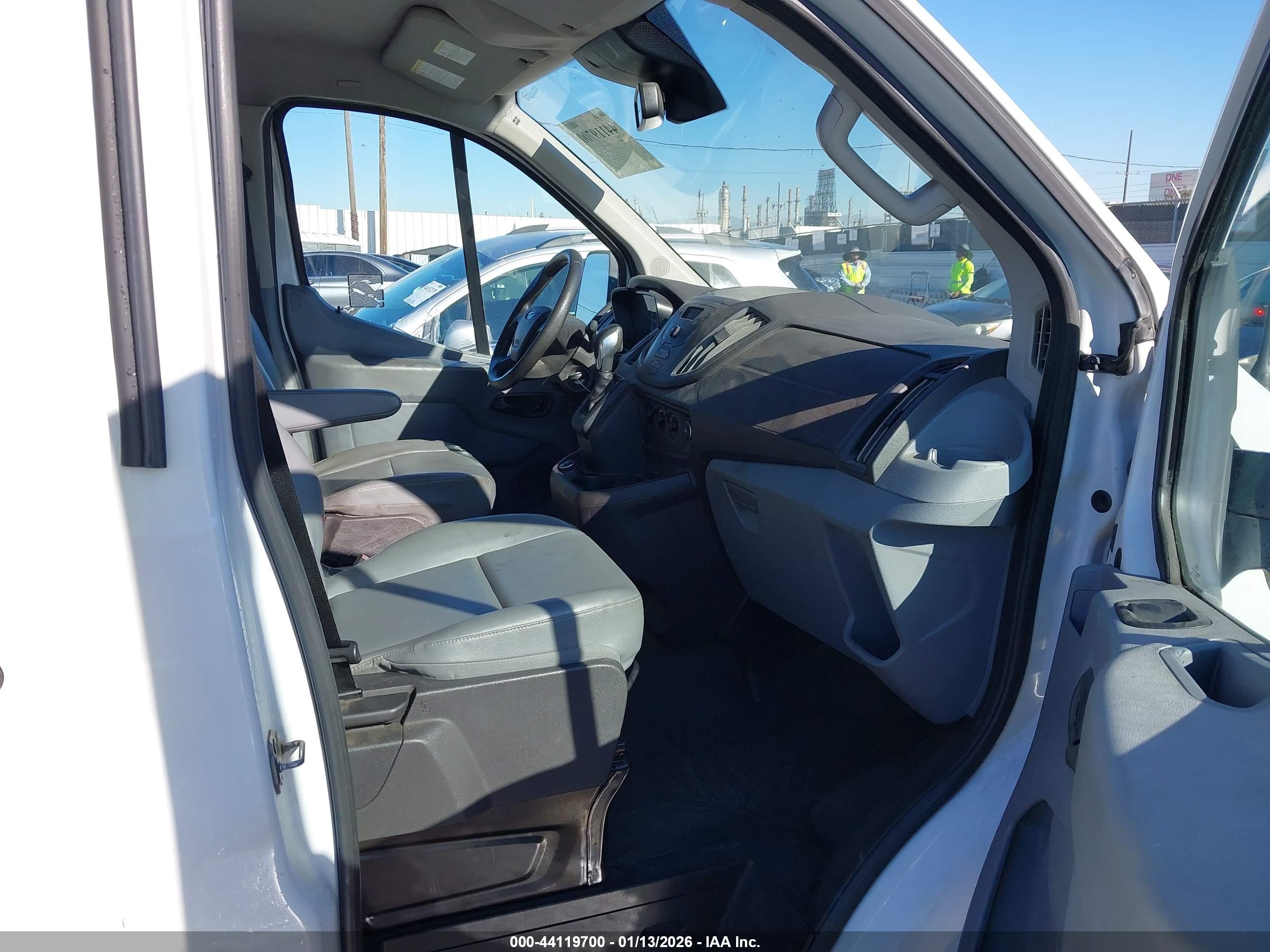 FORD TRANSIT-150 image 5