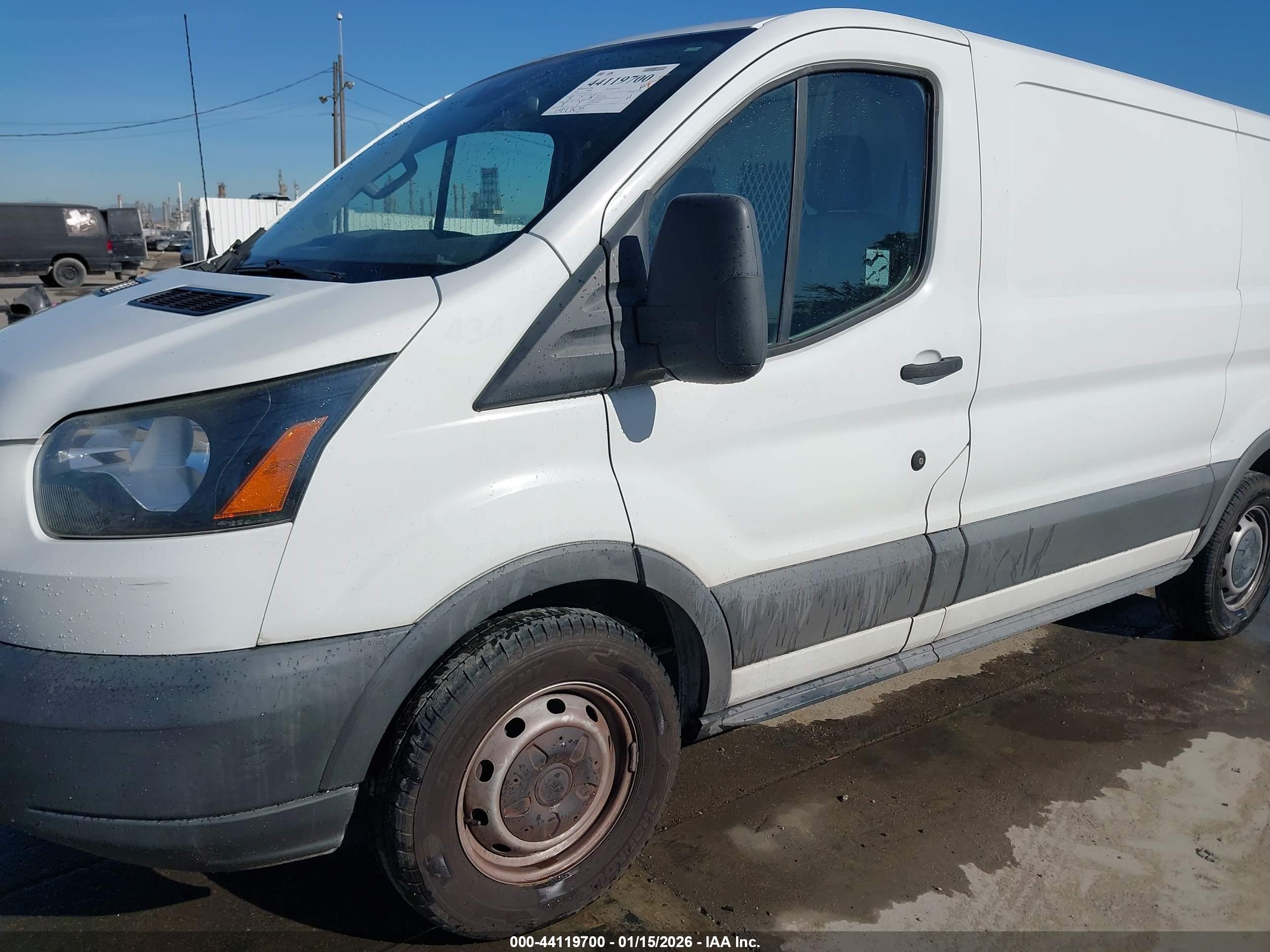 FORD TRANSIT-150 image 6