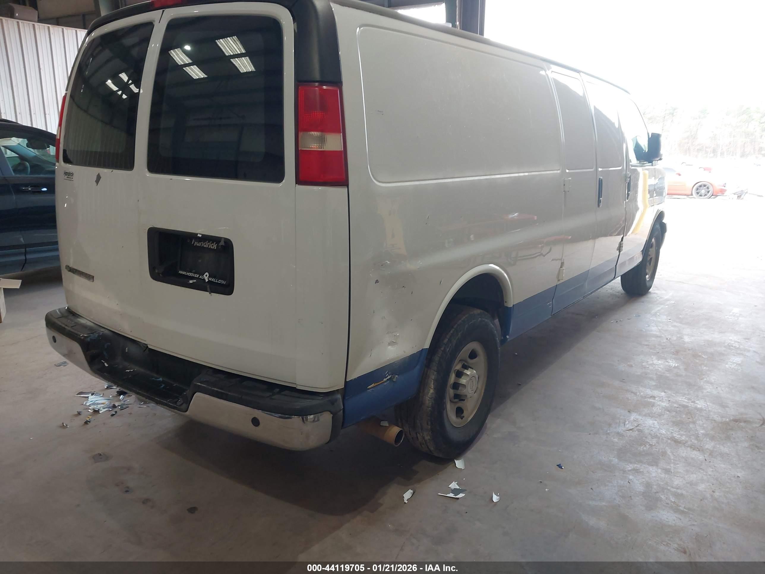 CHEVROLET EXPRESS image 4