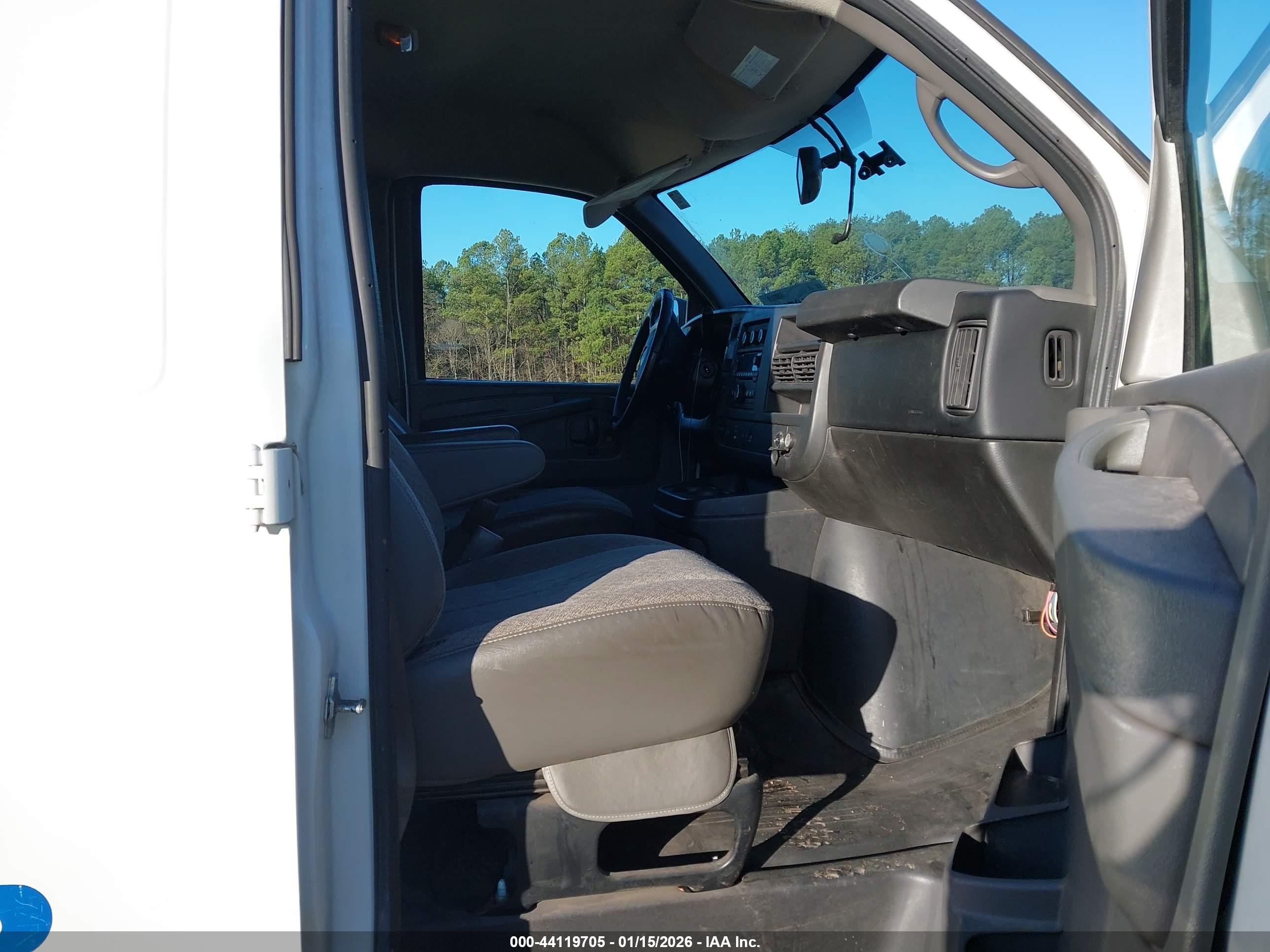 CHEVROLET EXPRESS image 5