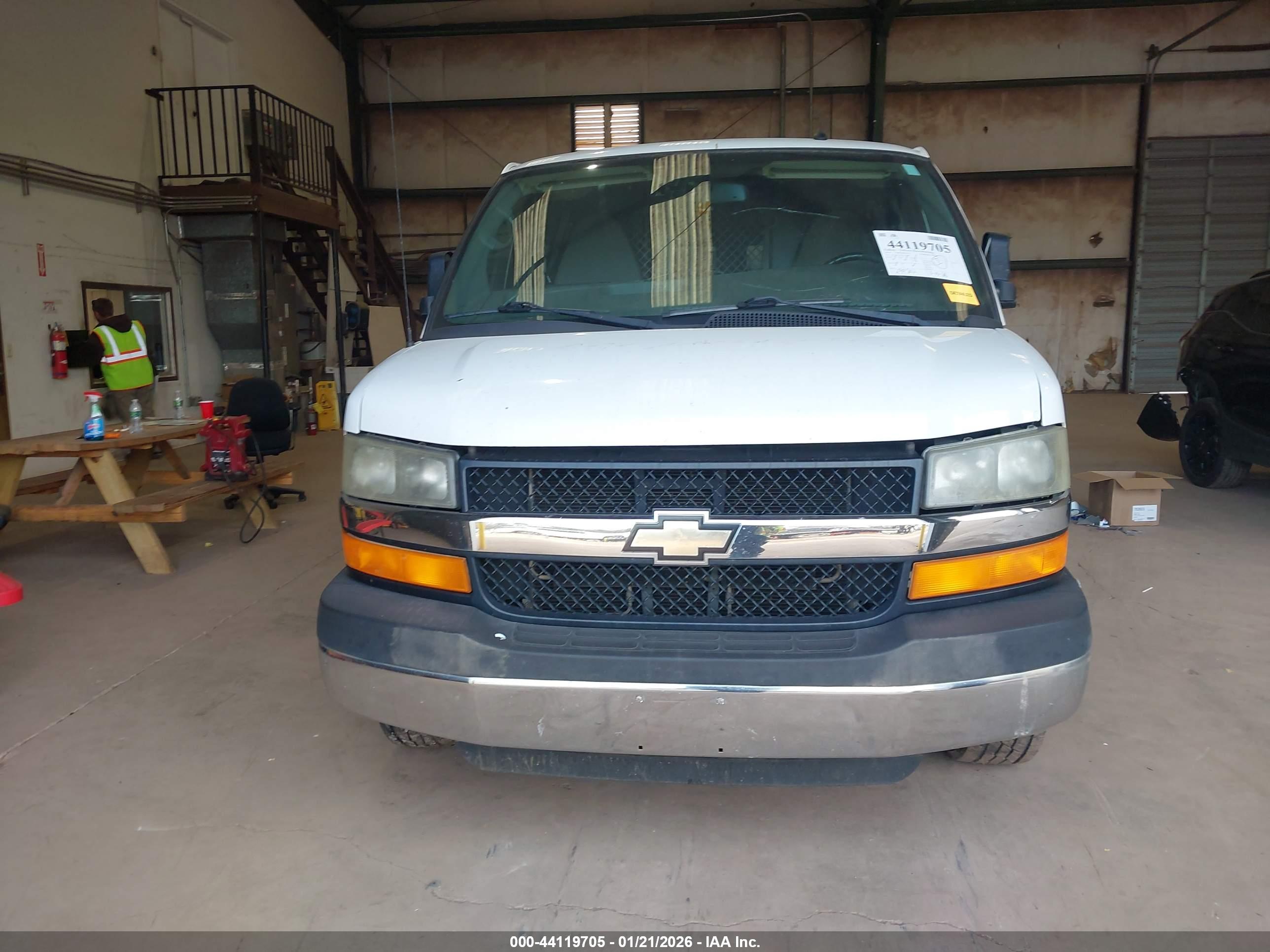 CHEVROLET EXPRESS image 6