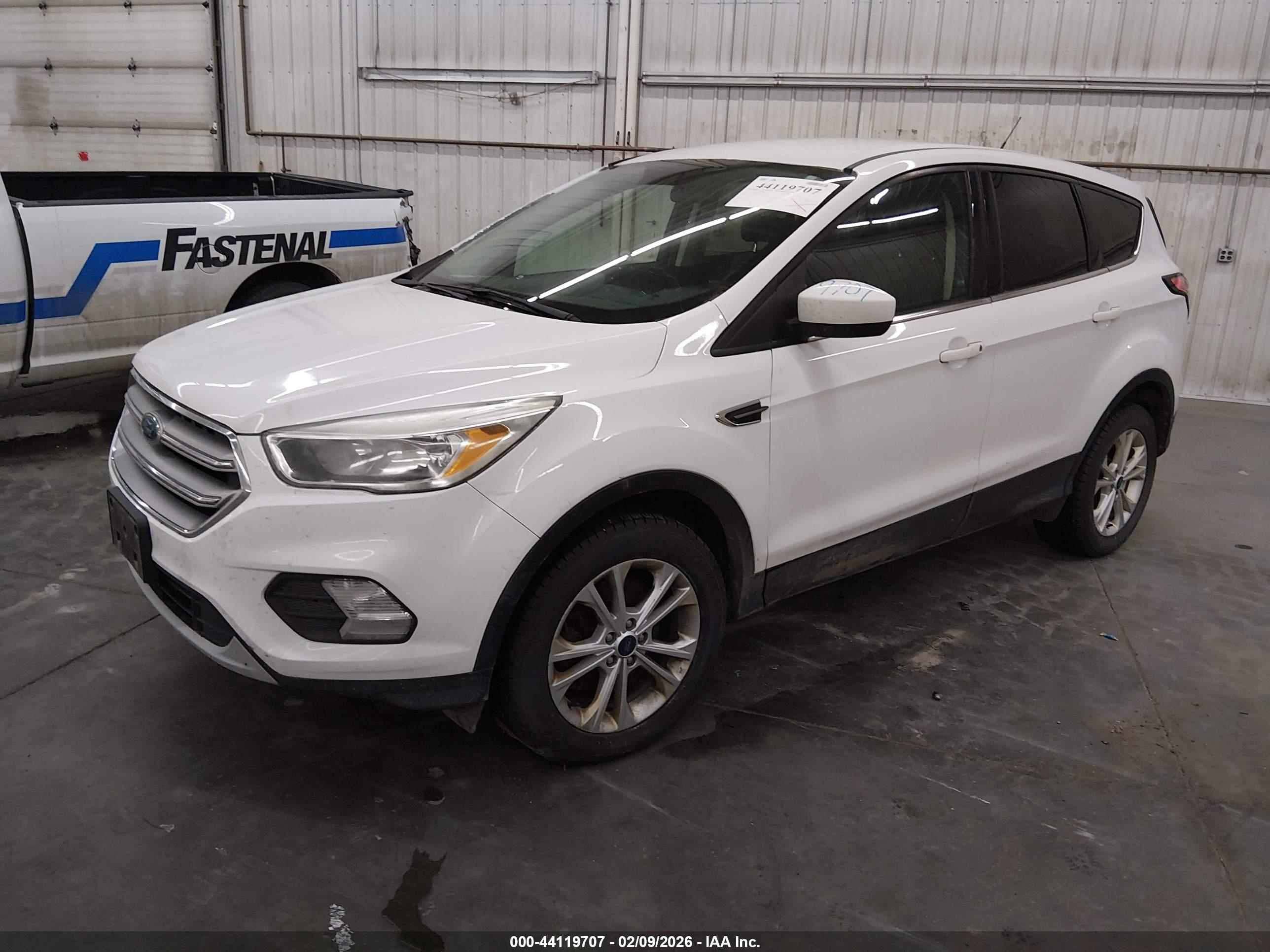FORD ESCAPE image 2