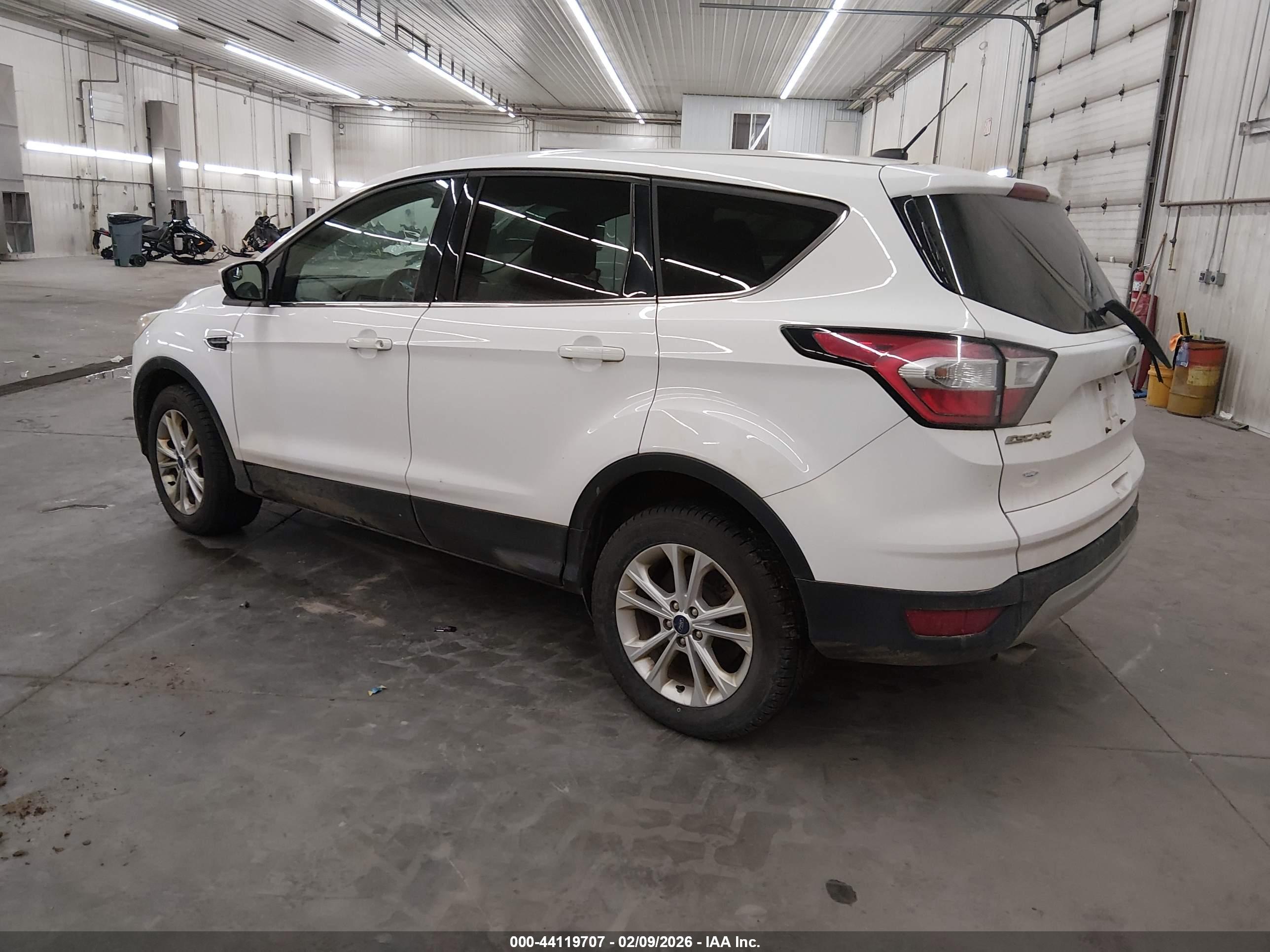 FORD ESCAPE image 3