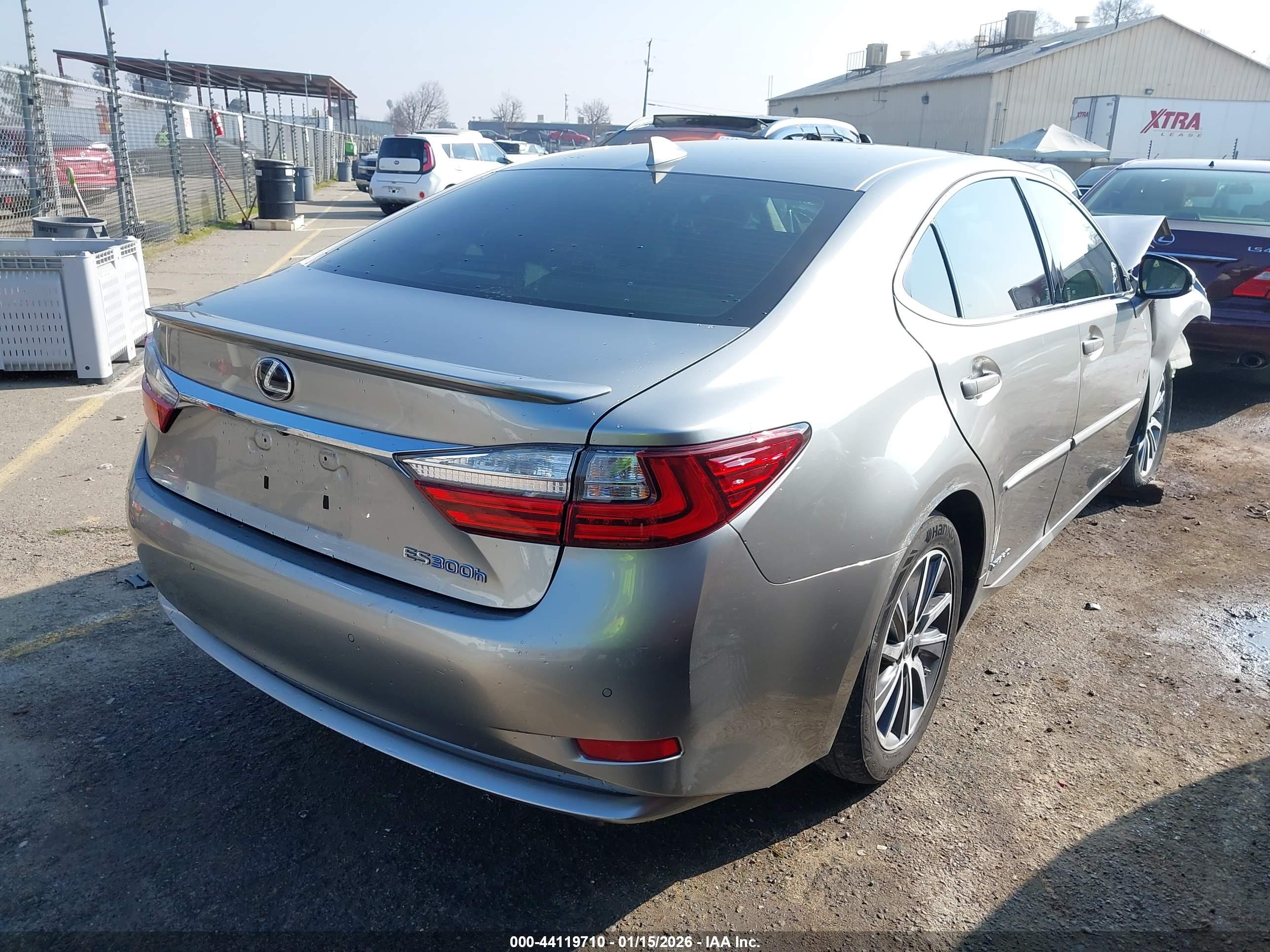 LEXUS ES image 4