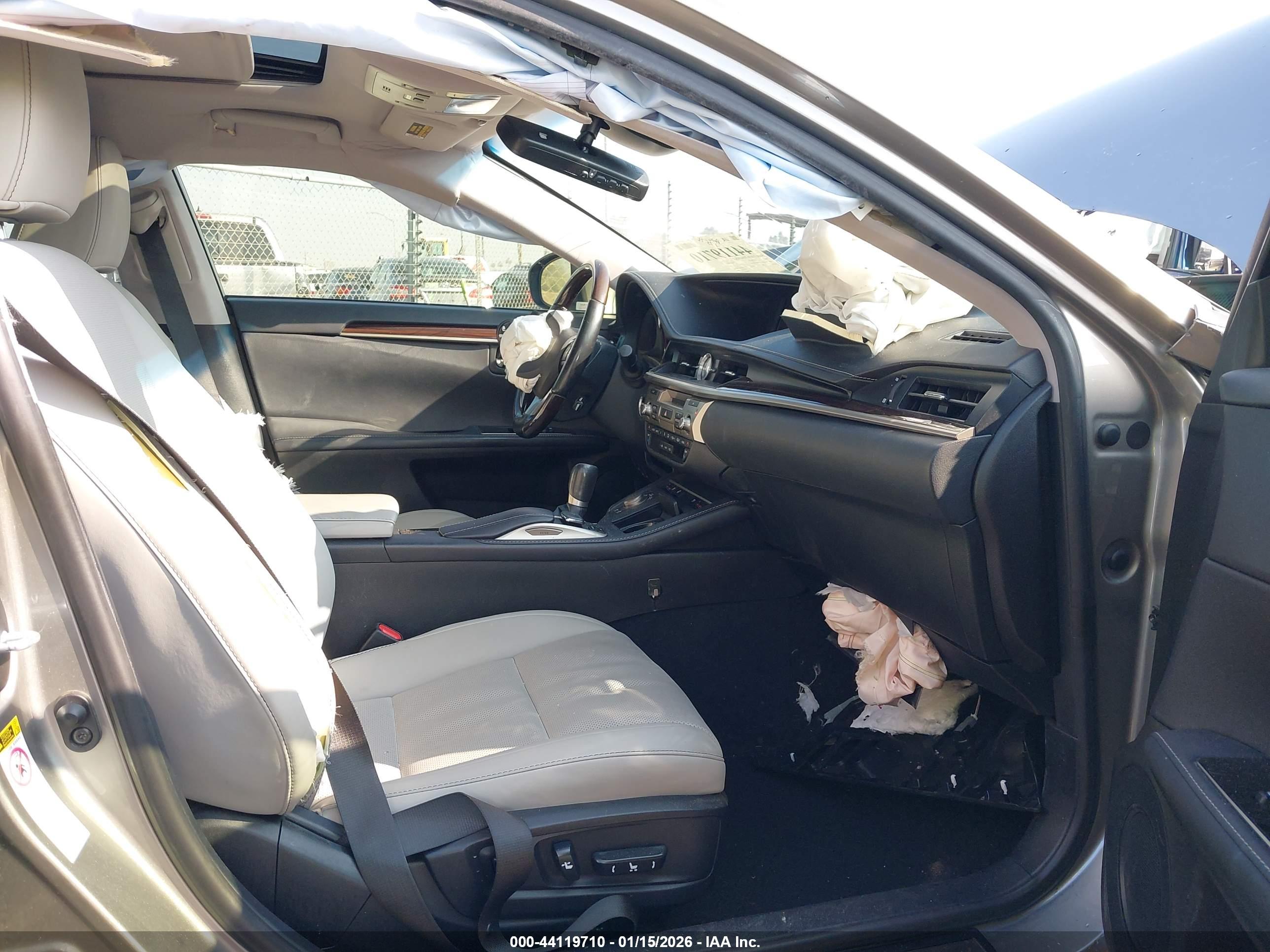 LEXUS ES image 5
