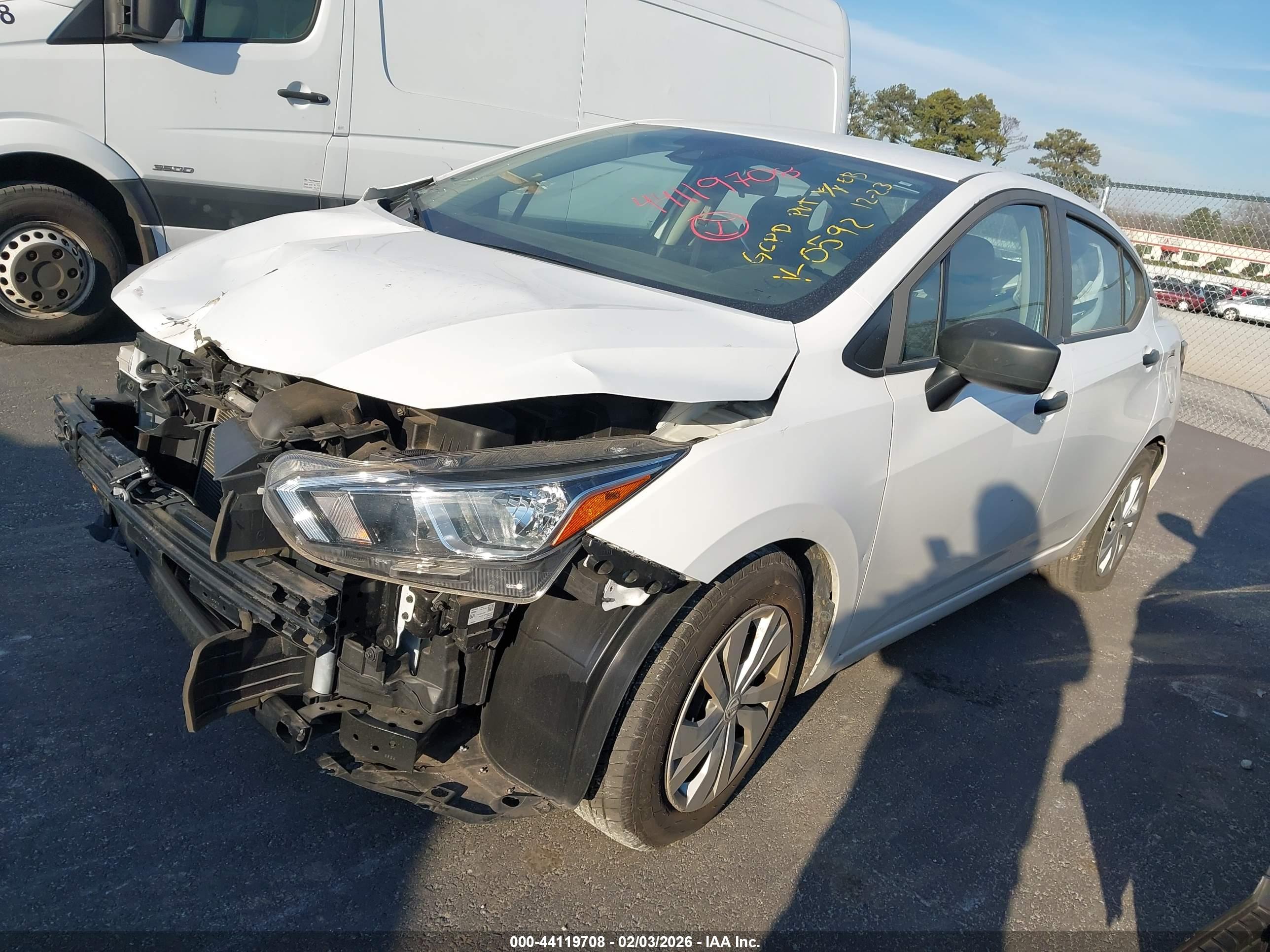 NISSAN VERSA image 2