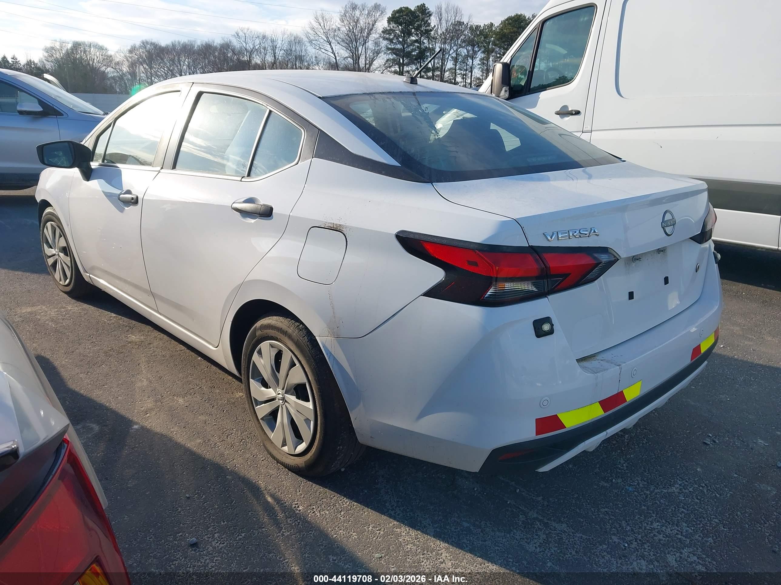 NISSAN VERSA image 3