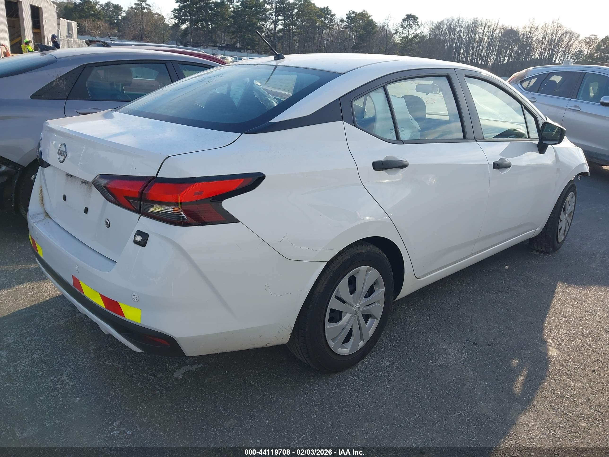 NISSAN VERSA image 4
