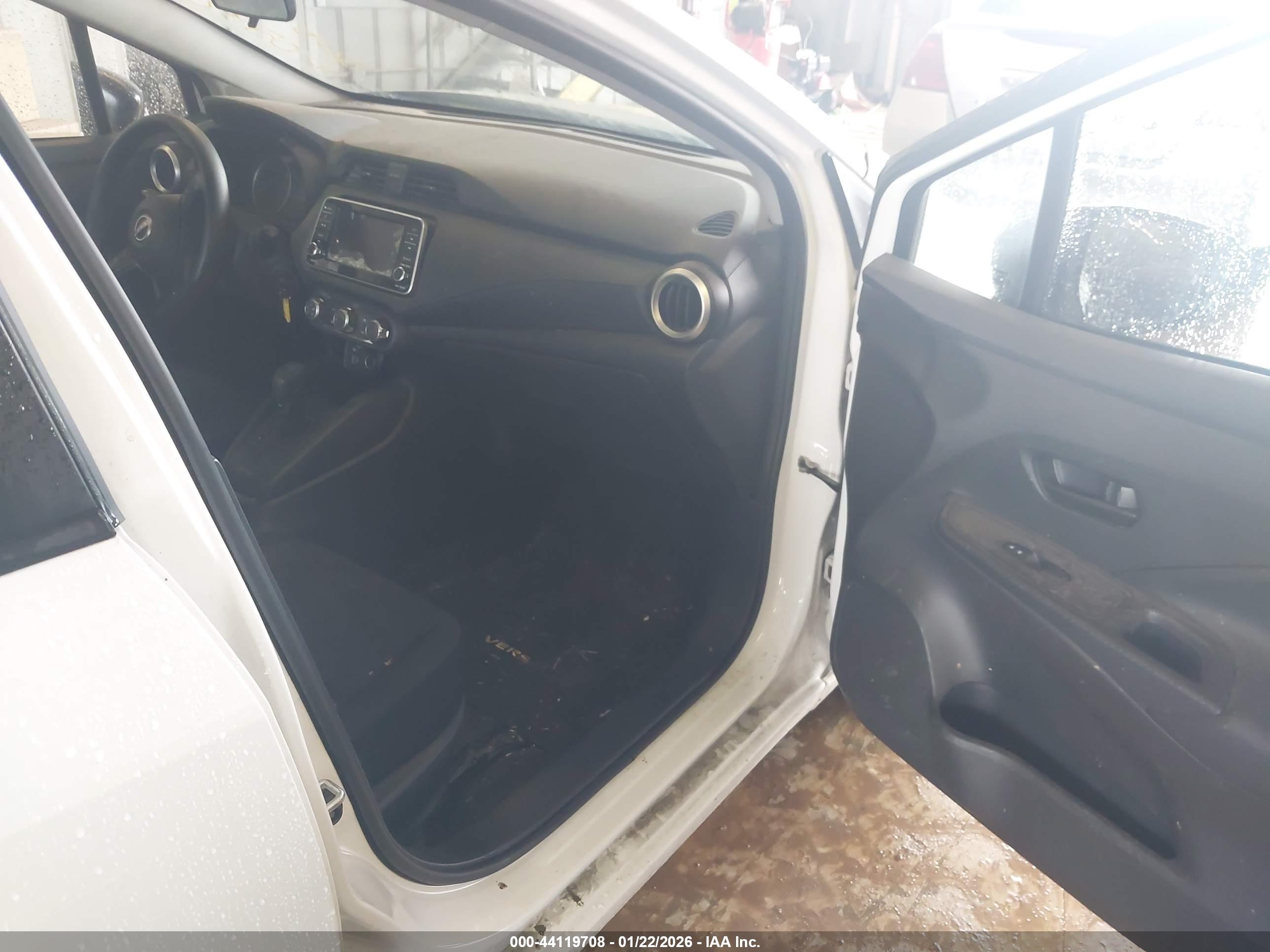 NISSAN VERSA image 5