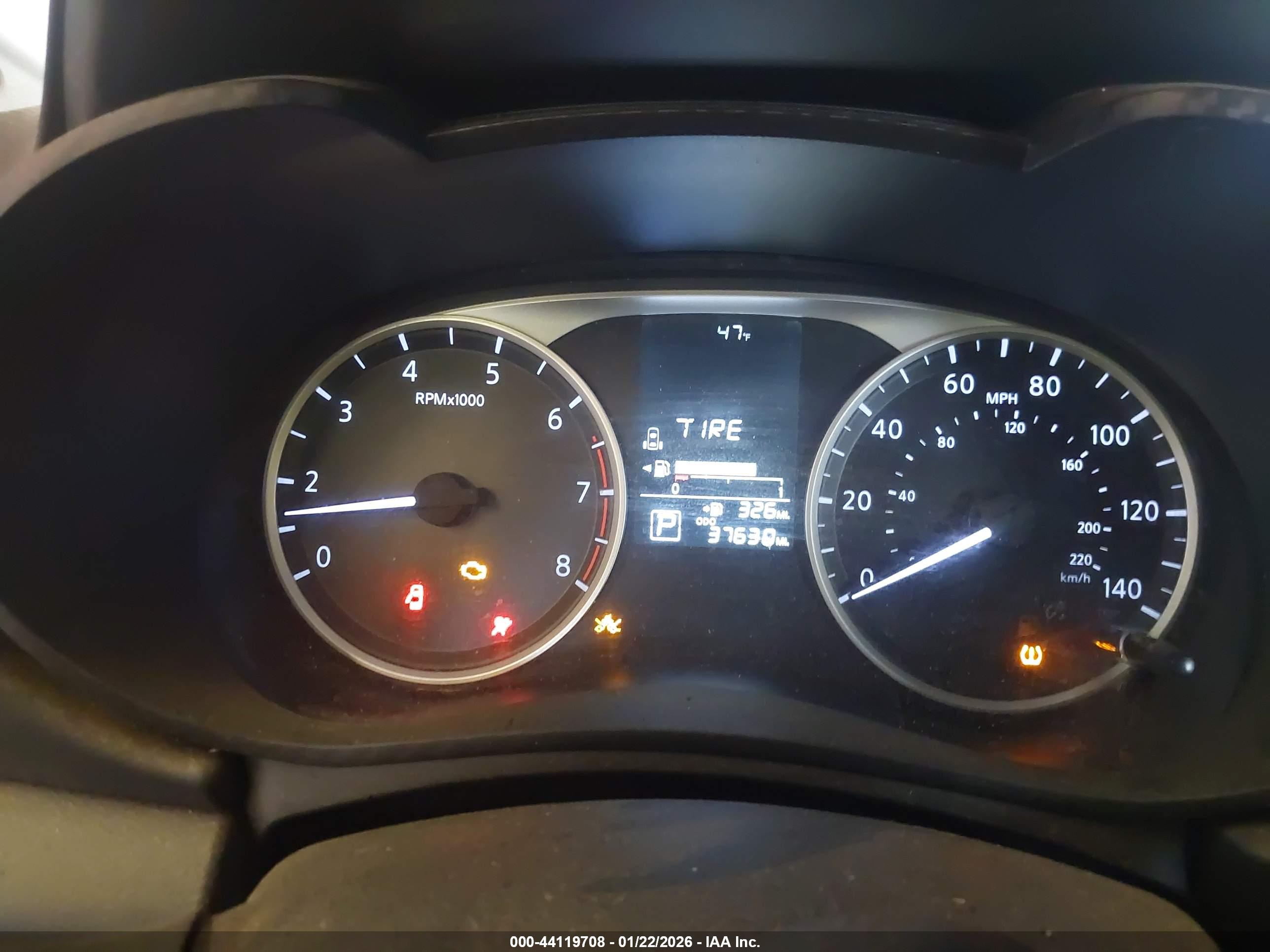 NISSAN VERSA image 7
