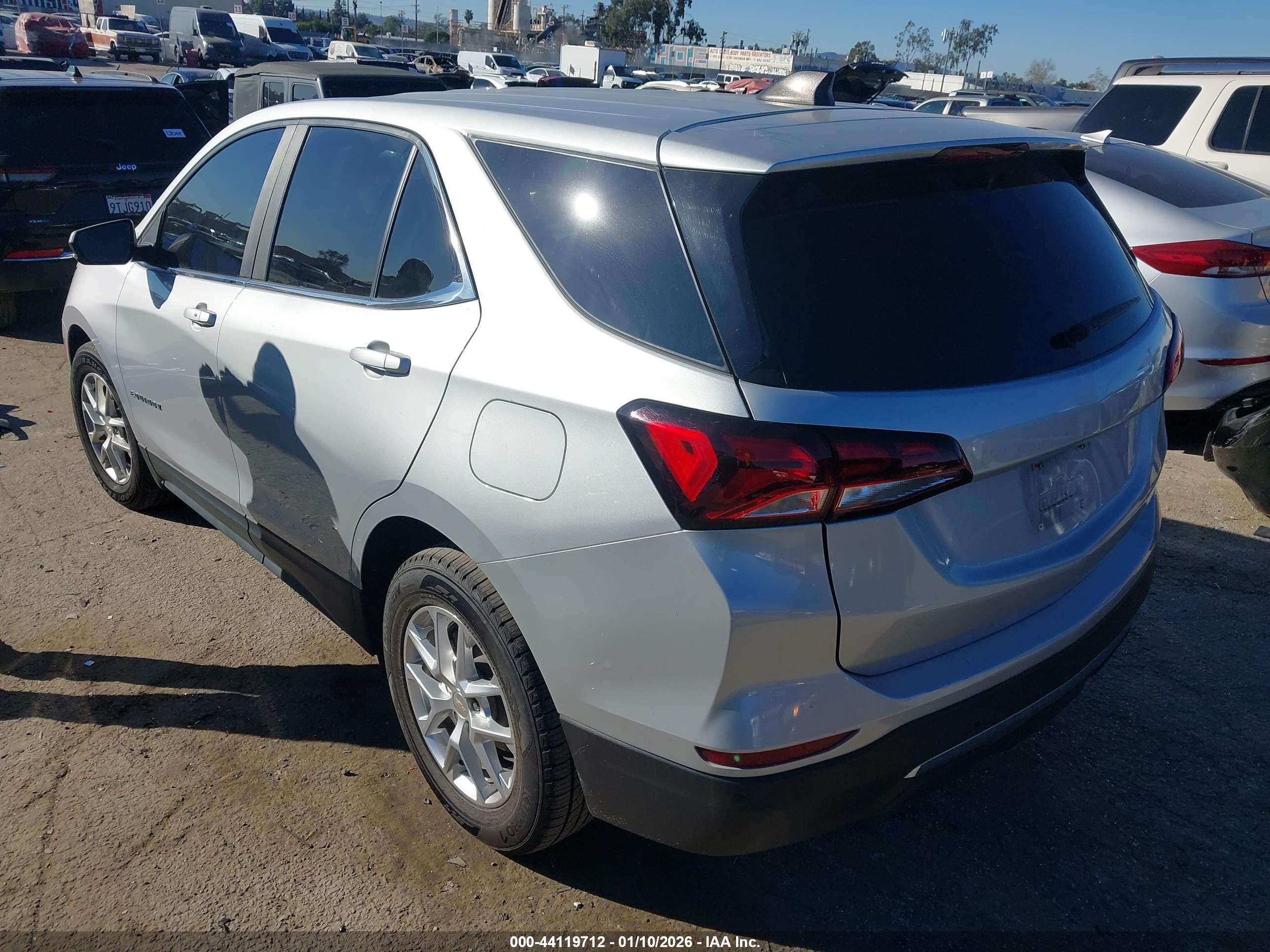 CHEVROLET EQUINOX image 3