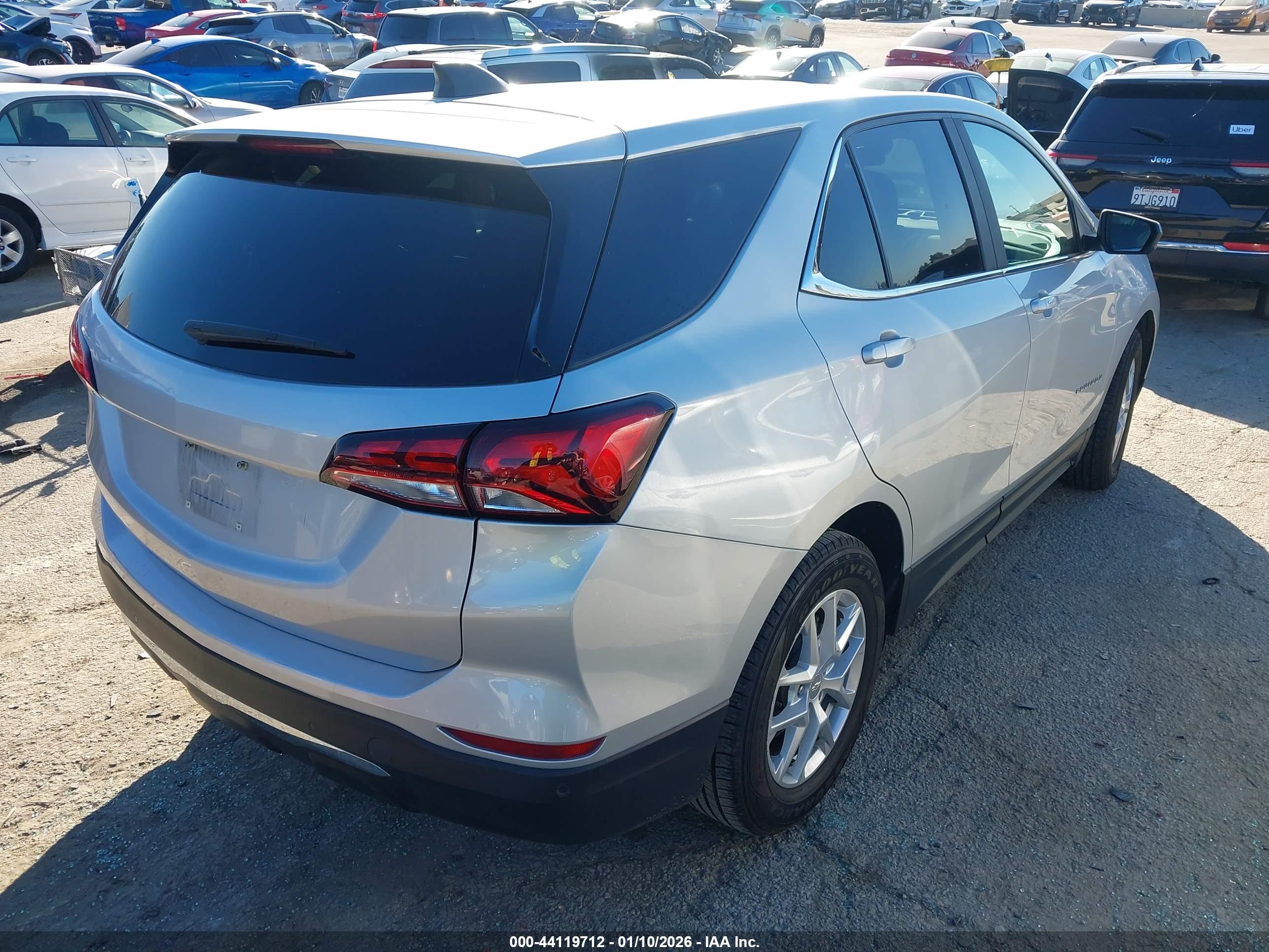 CHEVROLET EQUINOX image 4