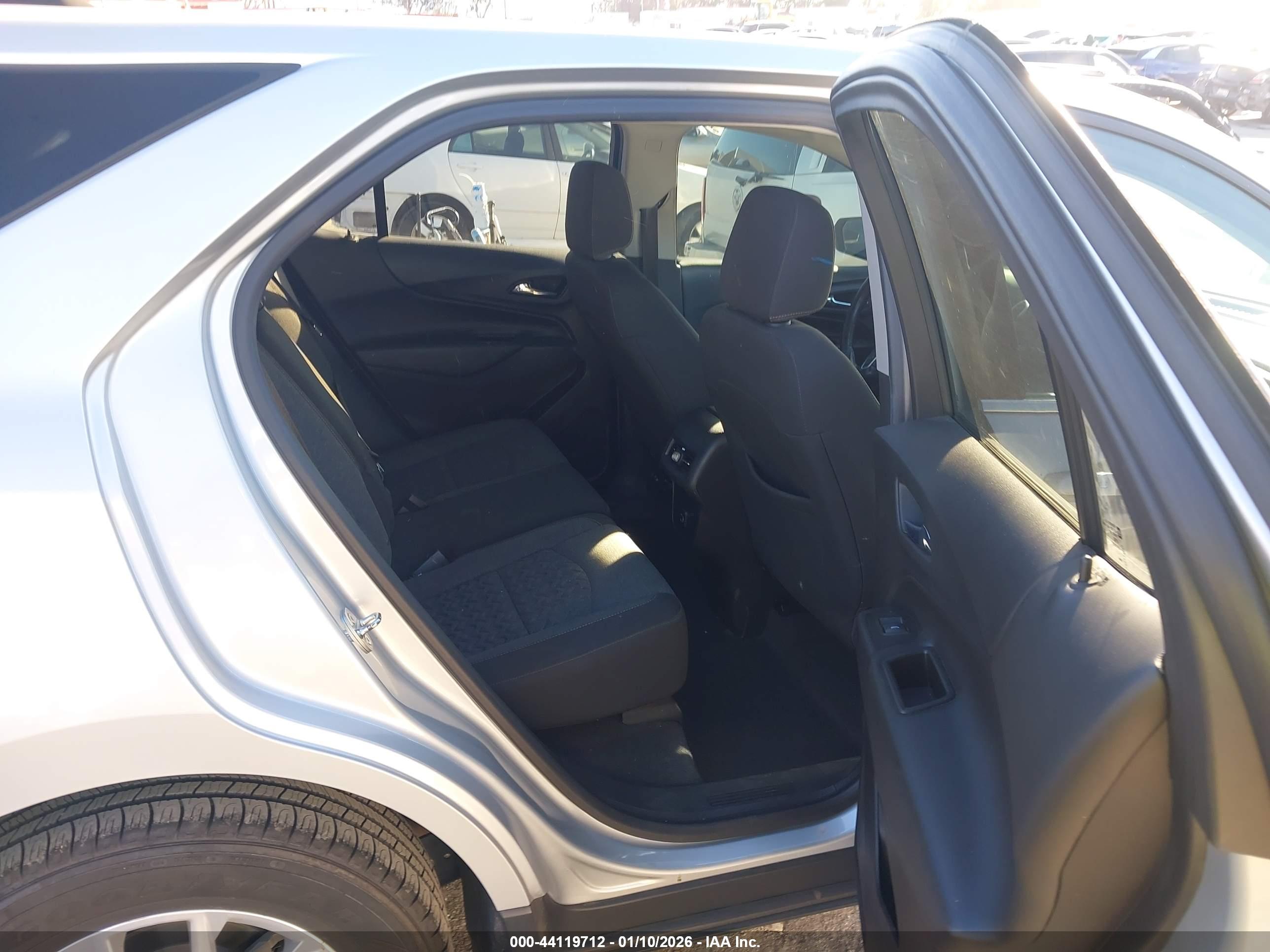 CHEVROLET EQUINOX image 8