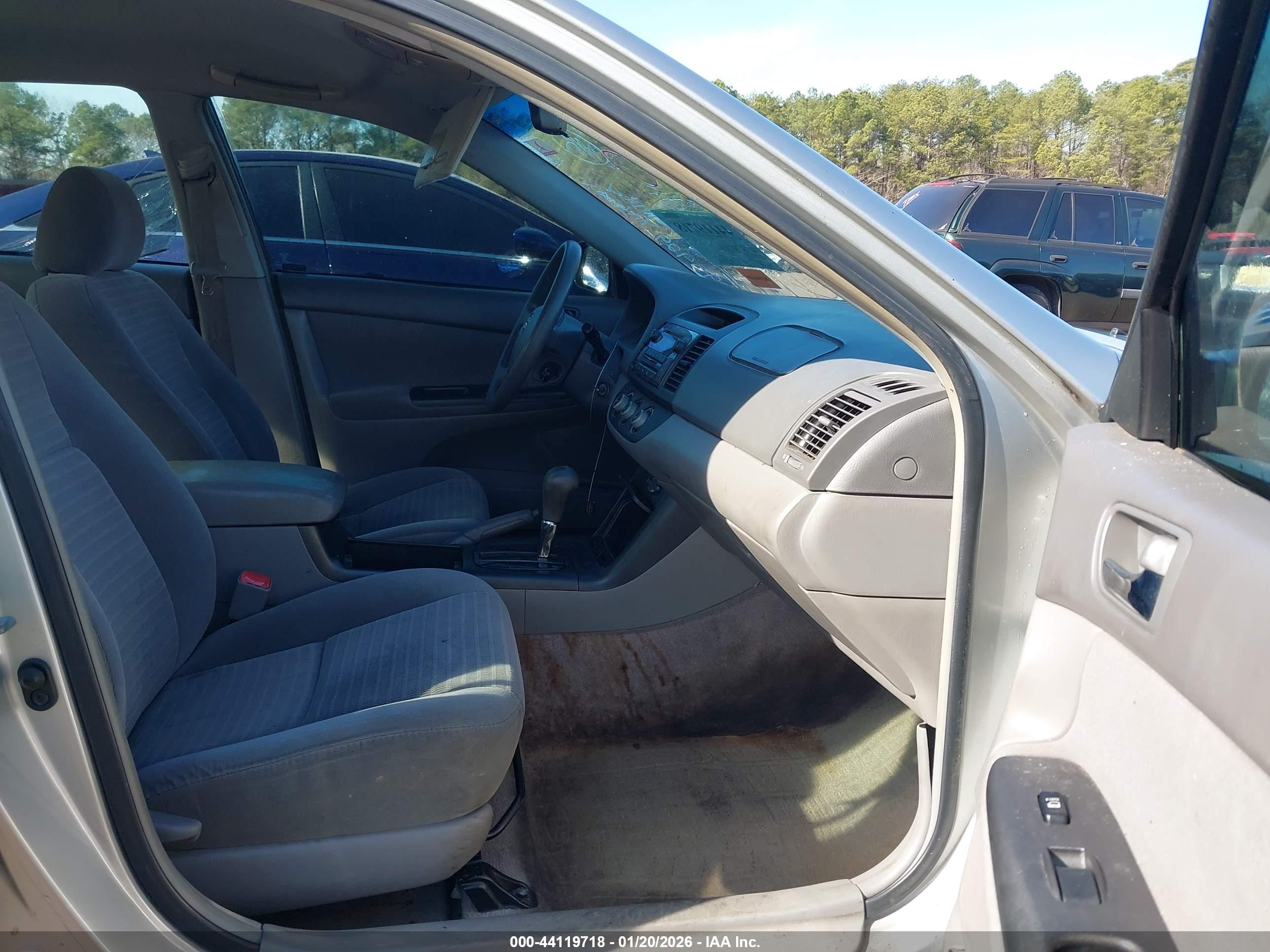 TOYOTA CAMRY image 5