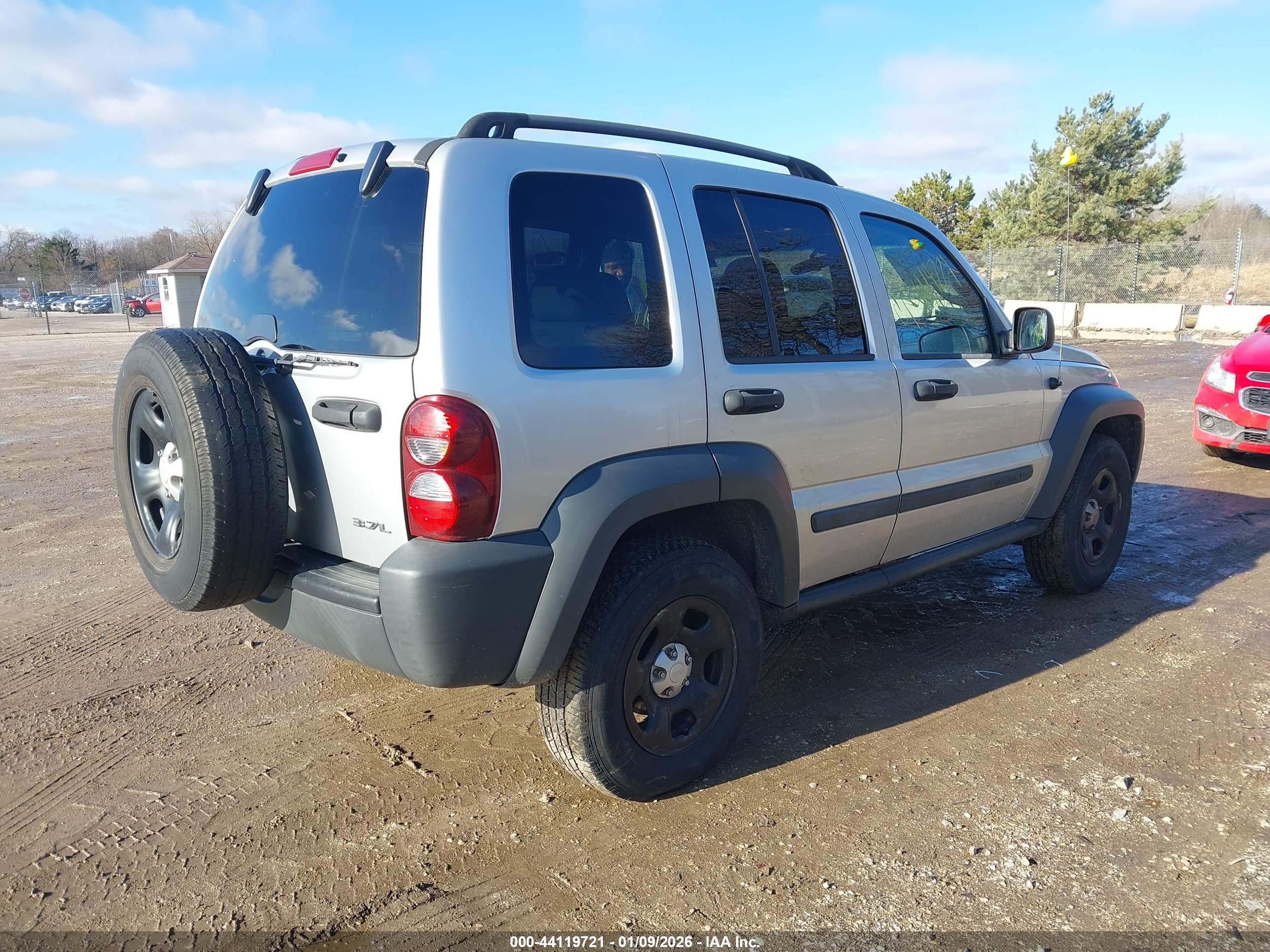 JEEP LIBERTY image 4