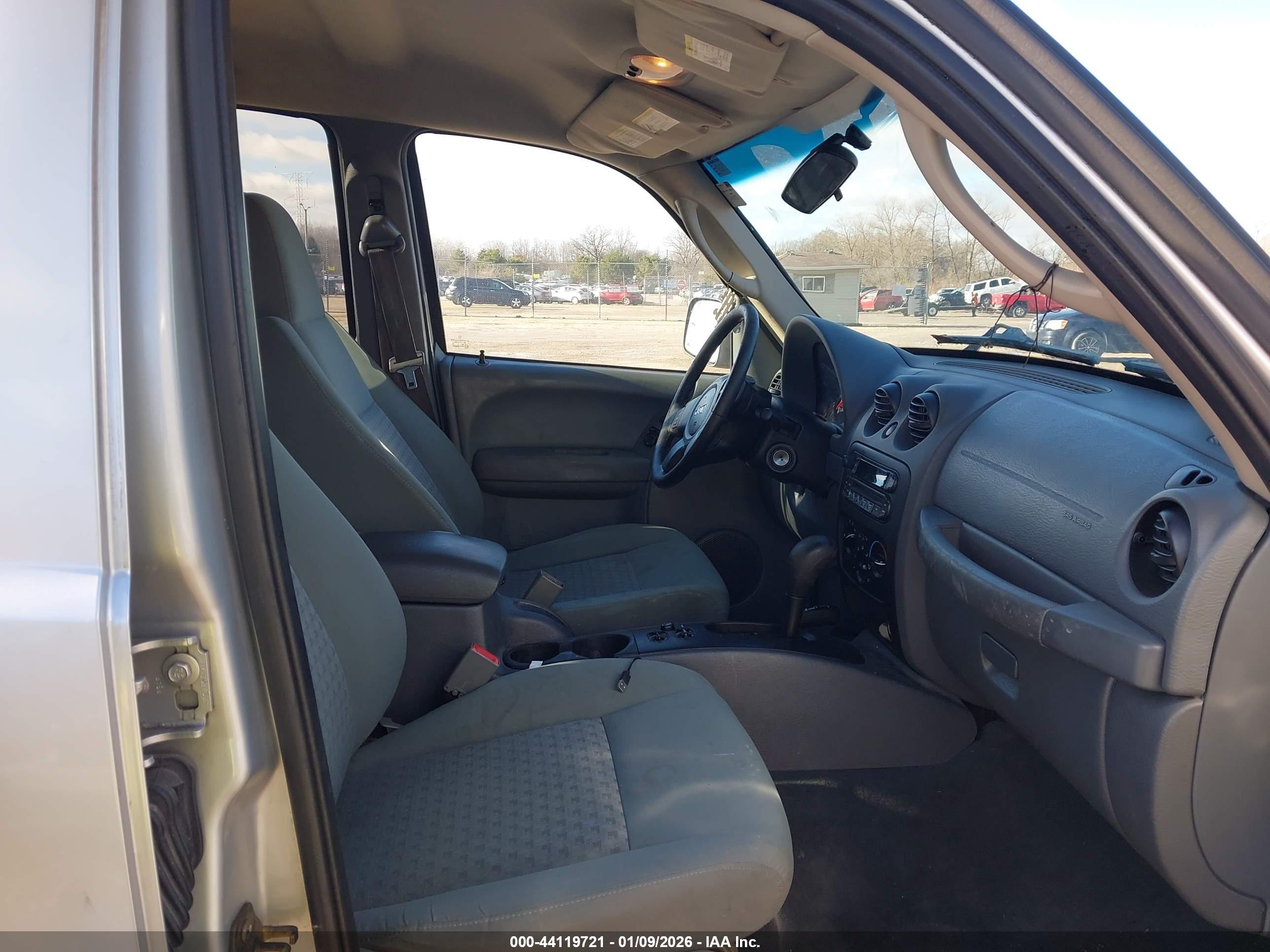 JEEP LIBERTY image 5