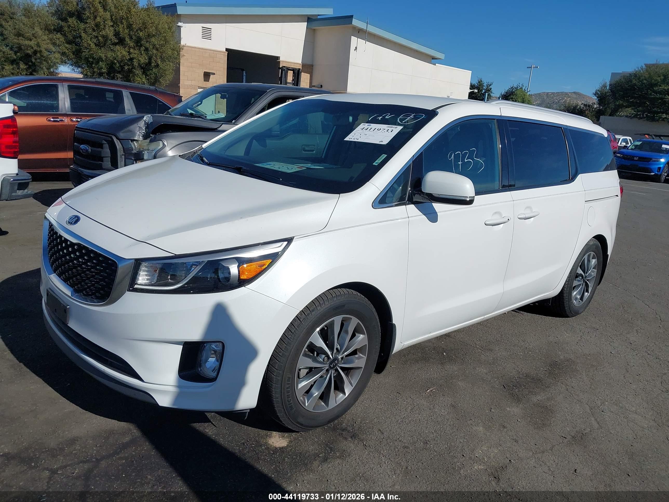 KIA SEDONA image 2