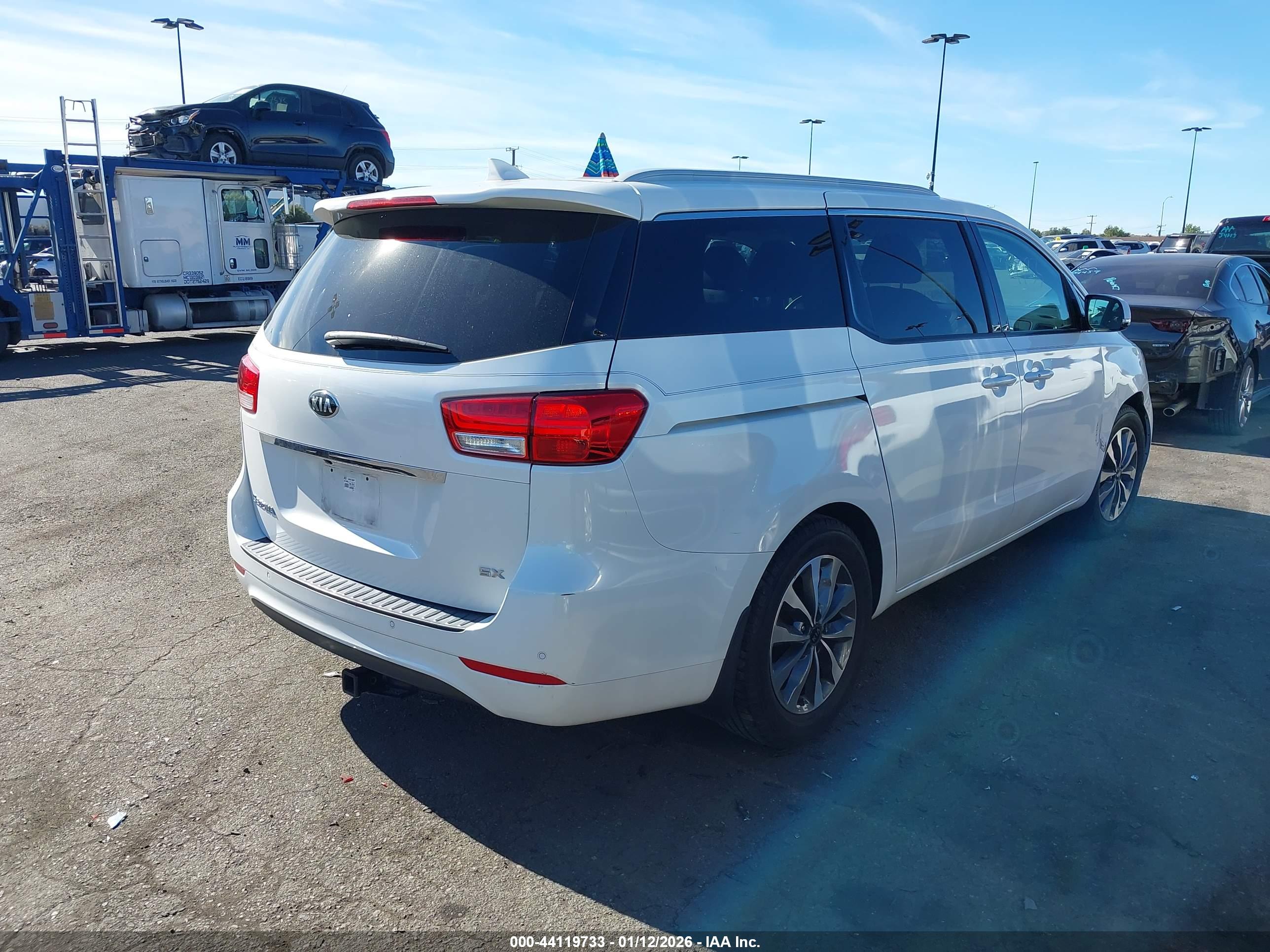 KIA SEDONA image 4