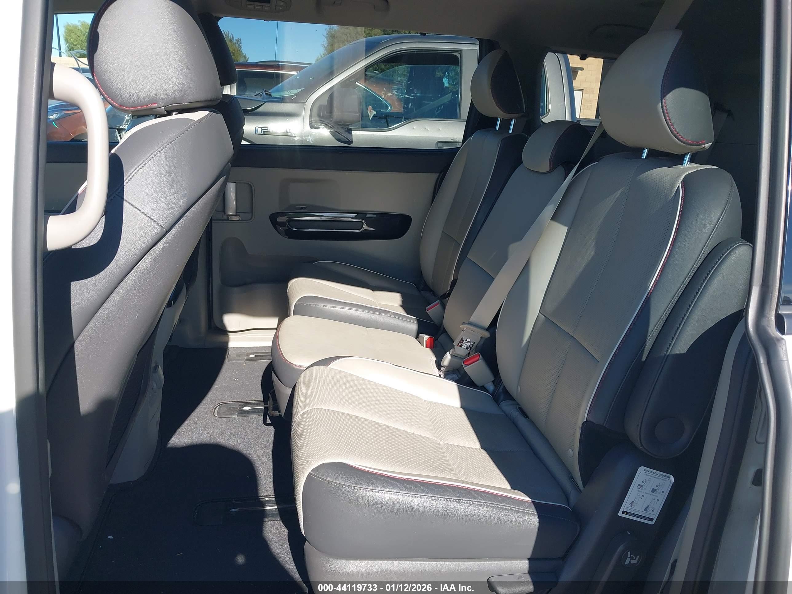 KIA SEDONA image 8