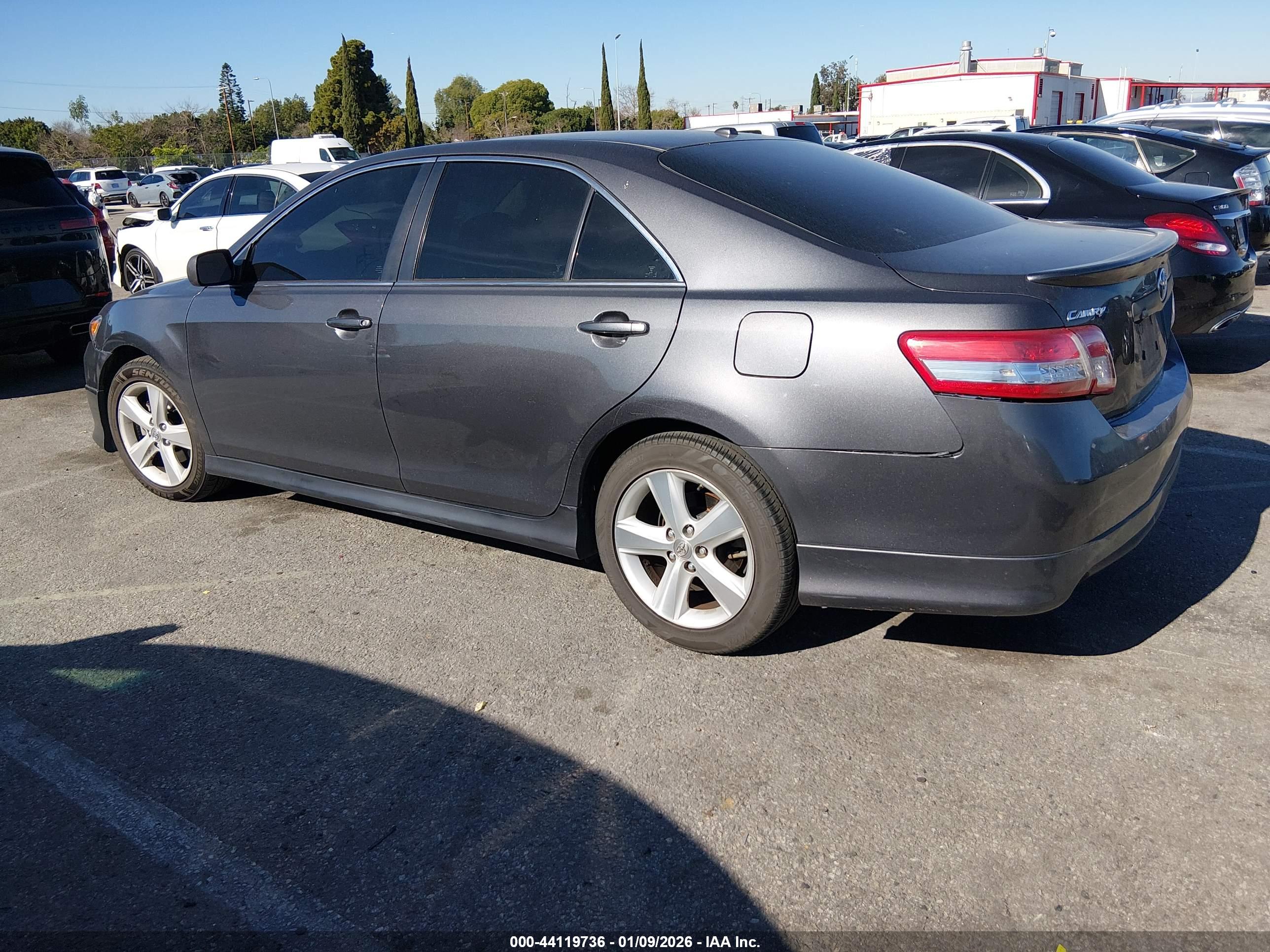 TOYOTA CAMRY image 3