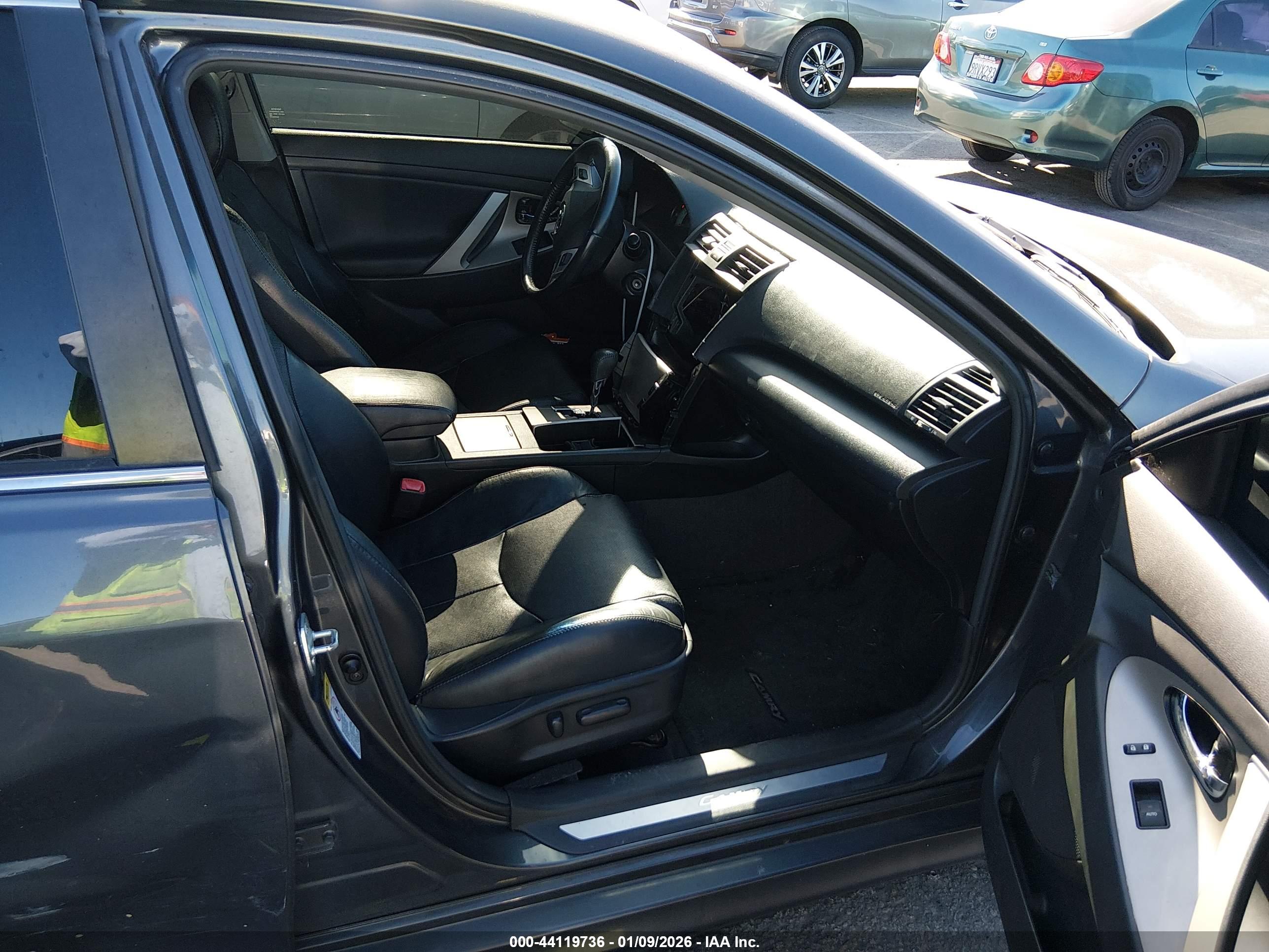 TOYOTA CAMRY image 5