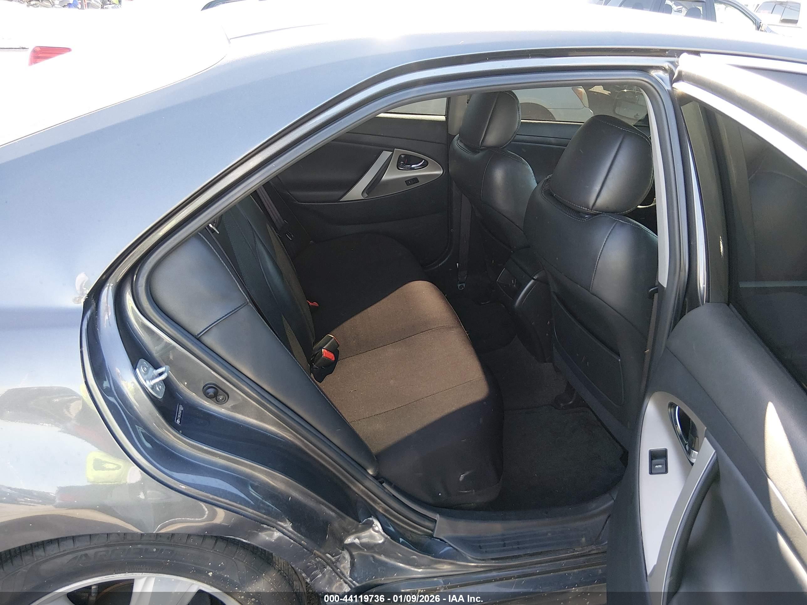 TOYOTA CAMRY image 8