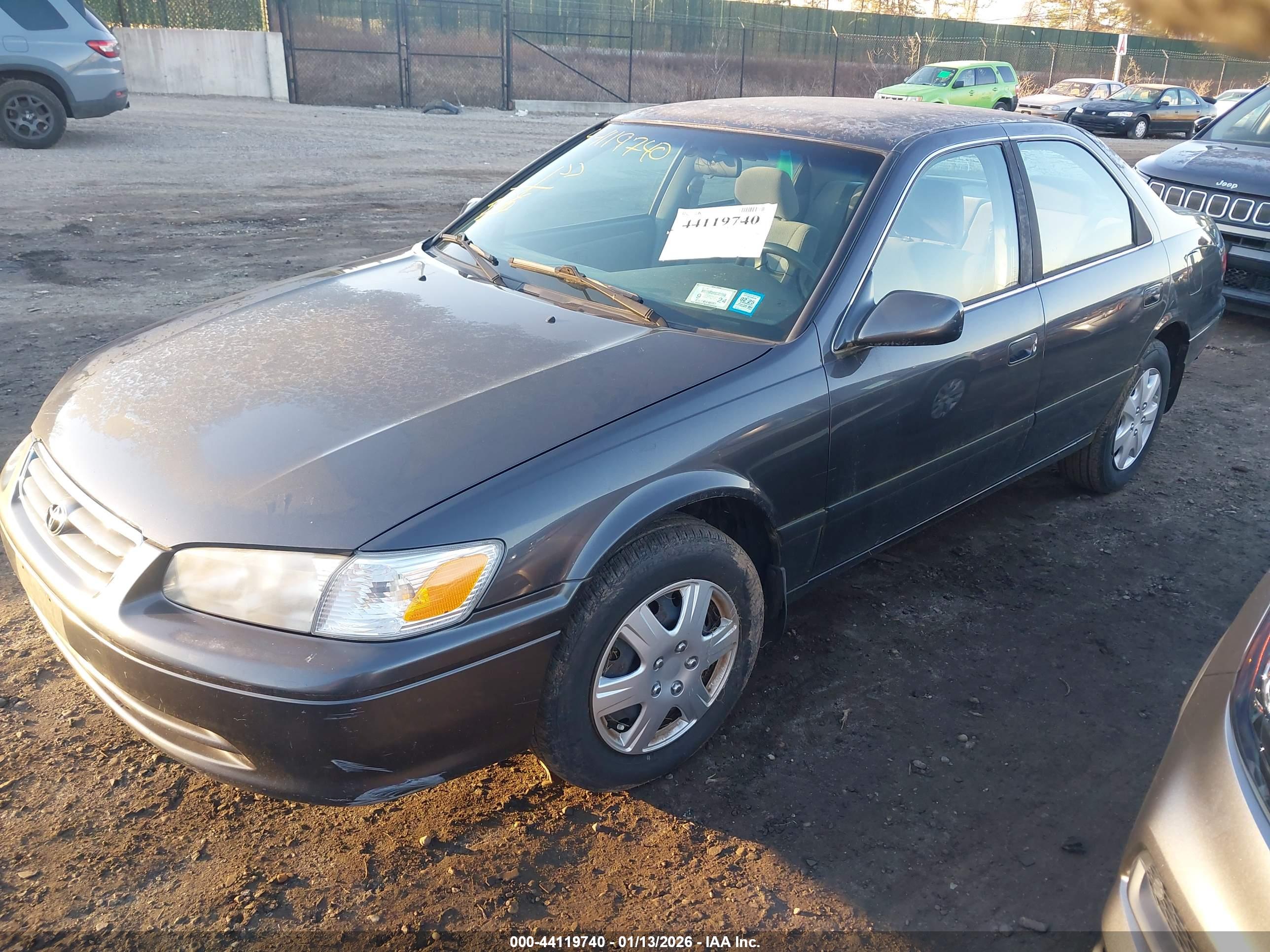 TOYOTA CAMRY image 2