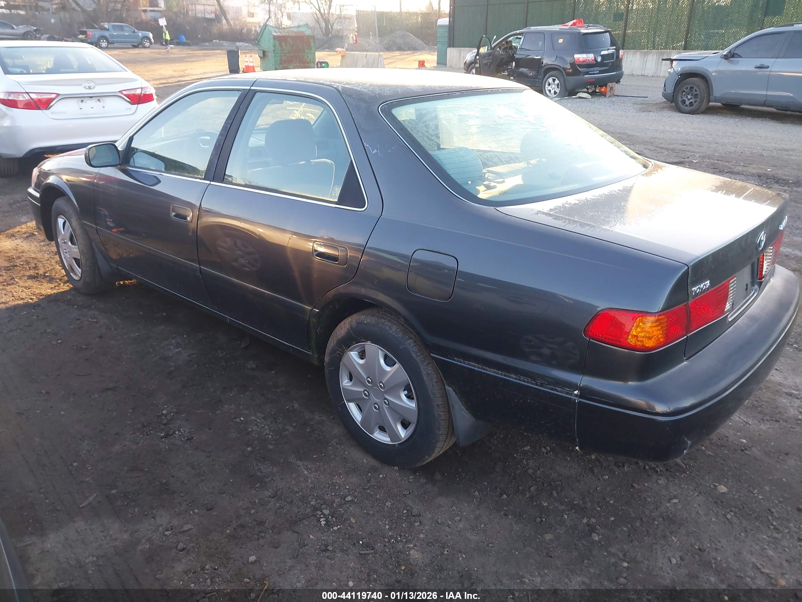 TOYOTA CAMRY image 3