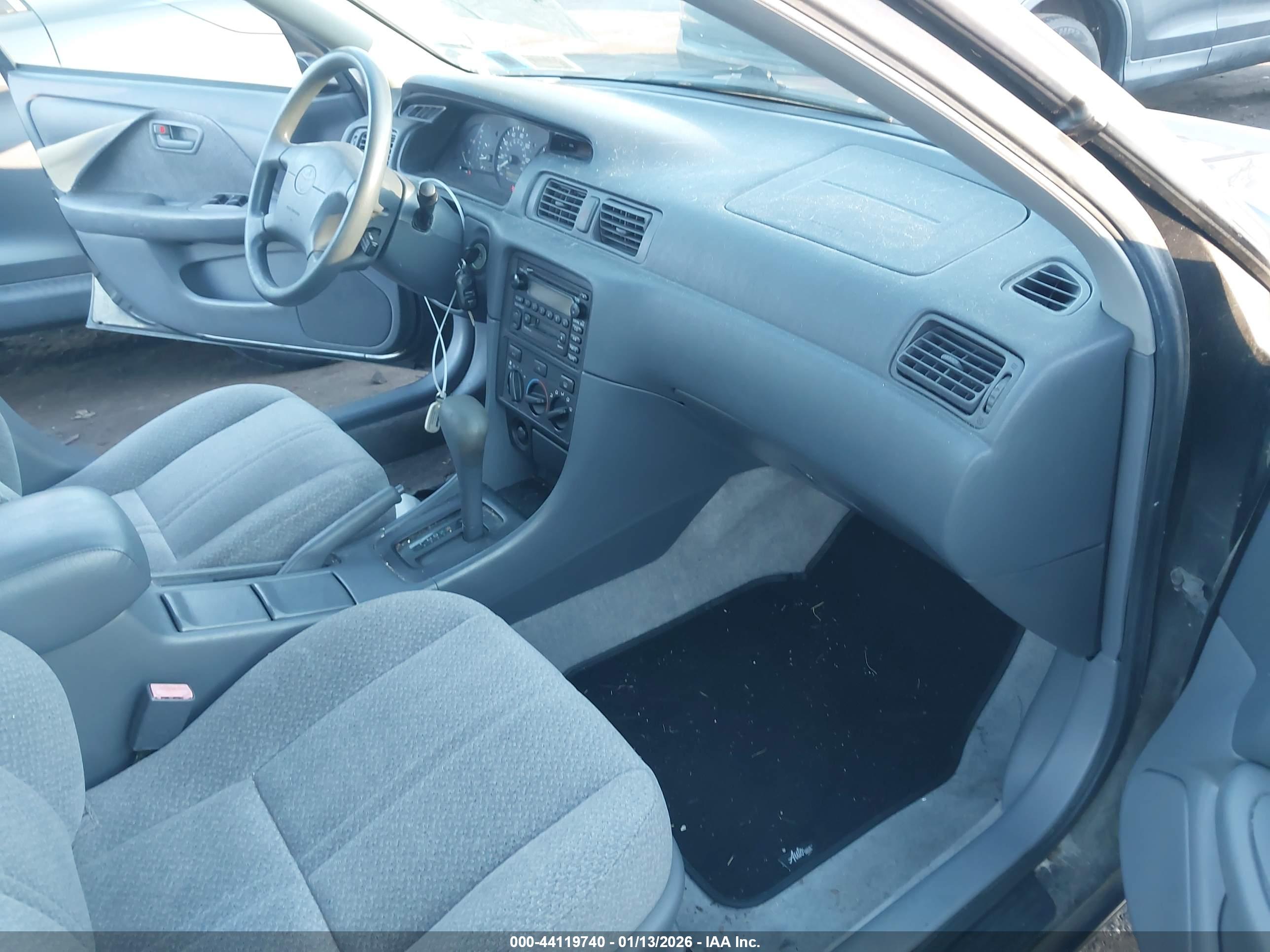 TOYOTA CAMRY image 5